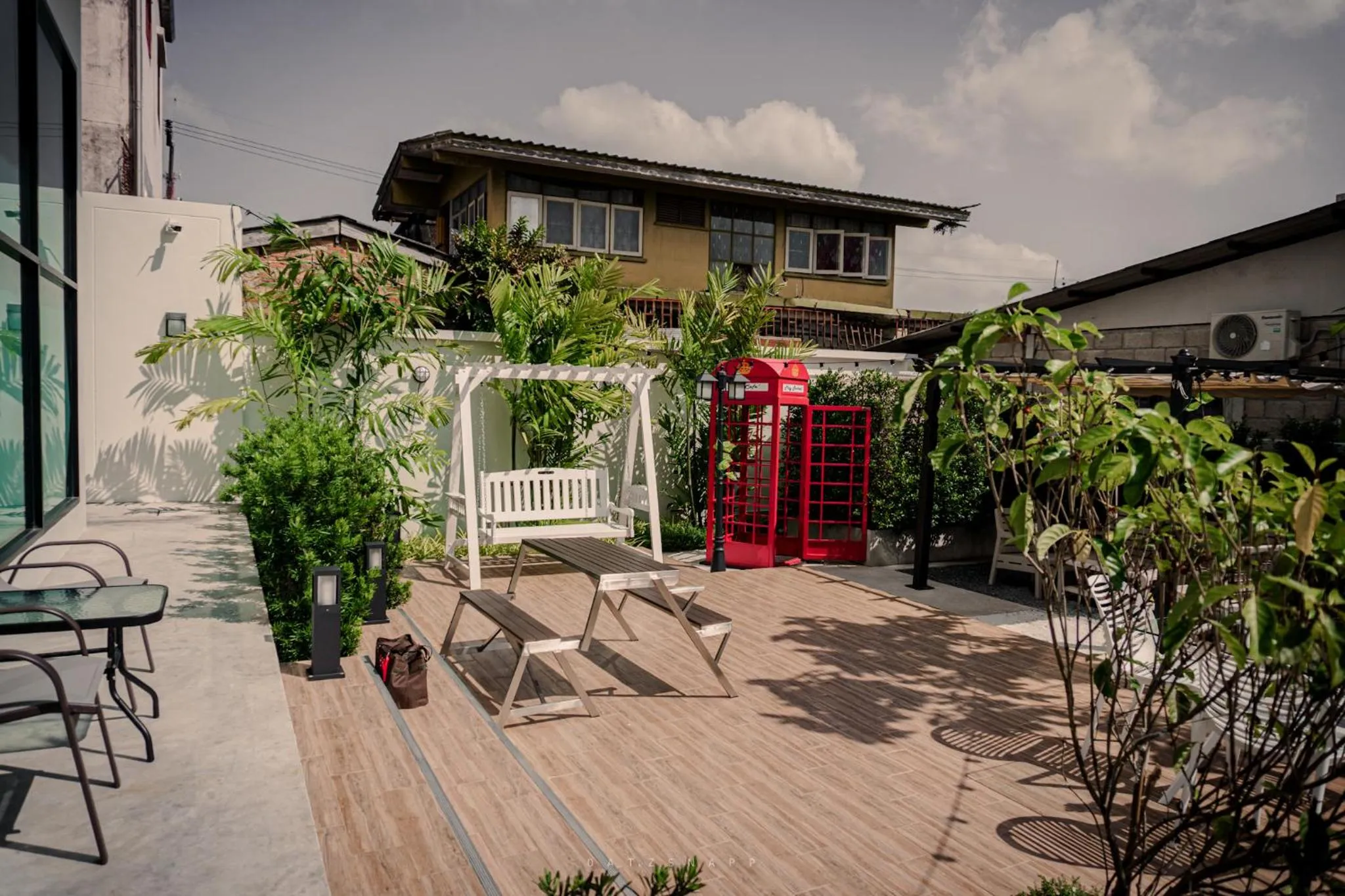 Garden in Play Poshtel & Cafe'