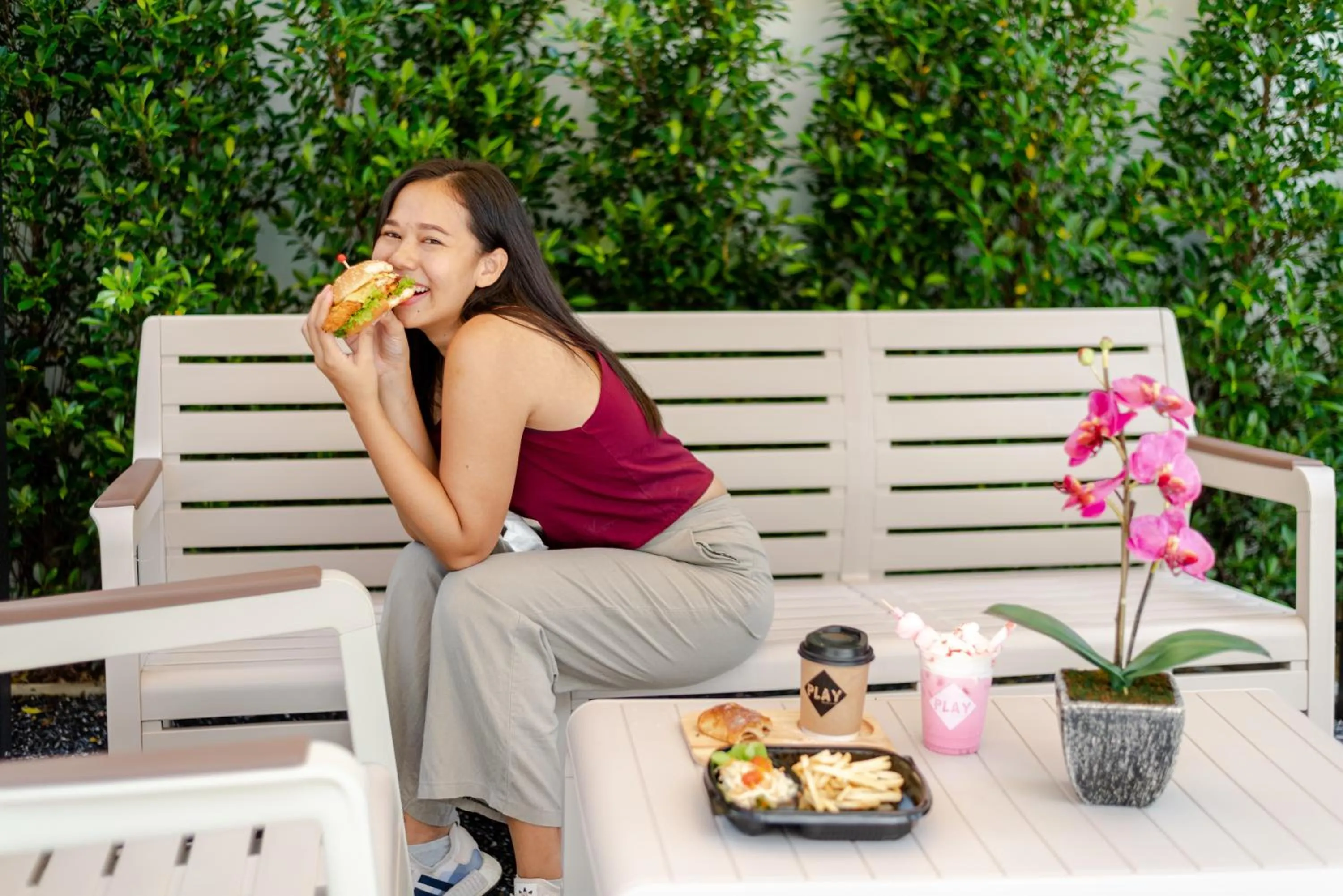 Food and drinks in Play Poshtel & Cafe'