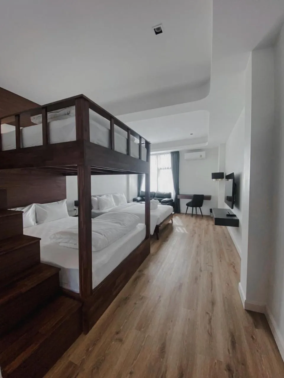 bunk bed, Bed in Play Poshtel & Cafe'