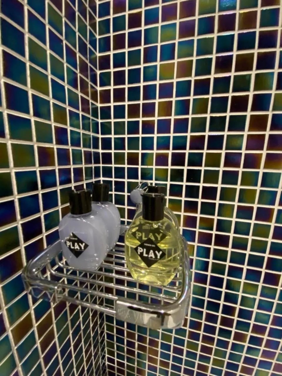 Bathroom in Play Poshtel & Cafe'