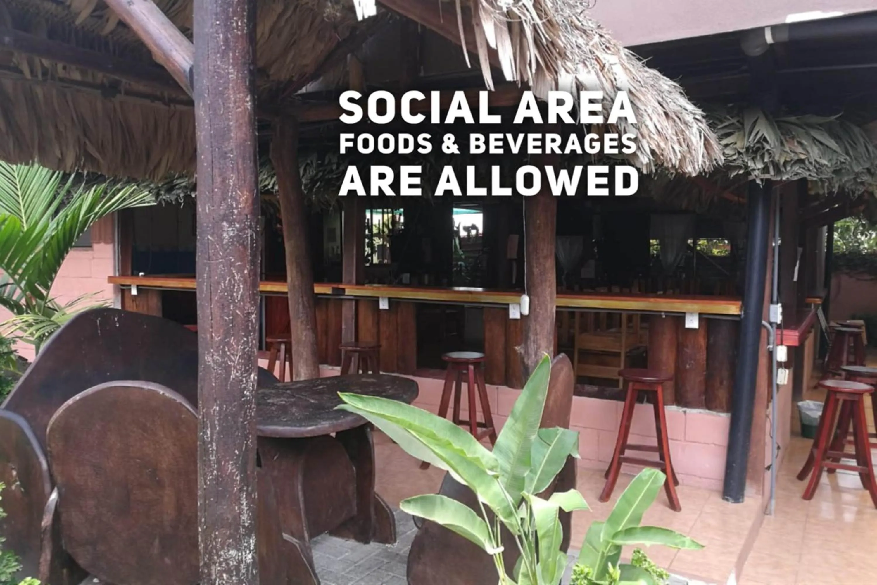 Communal kitchen in Hotel La Choza Inn