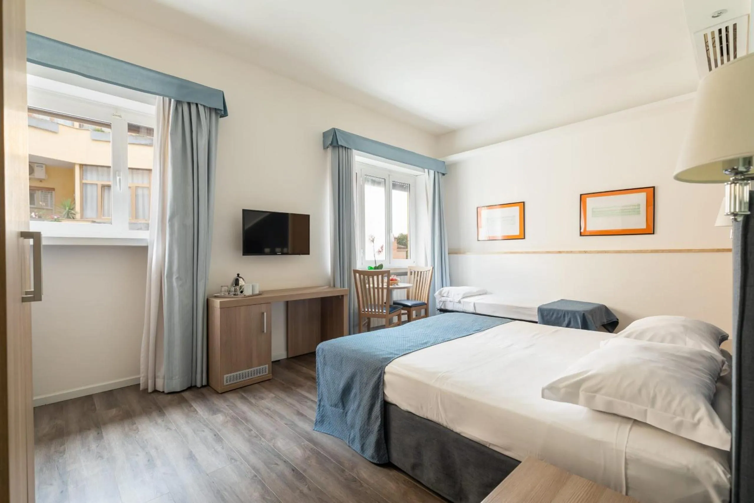 Photo of the whole room, Bed in Fleming Suites by Hili