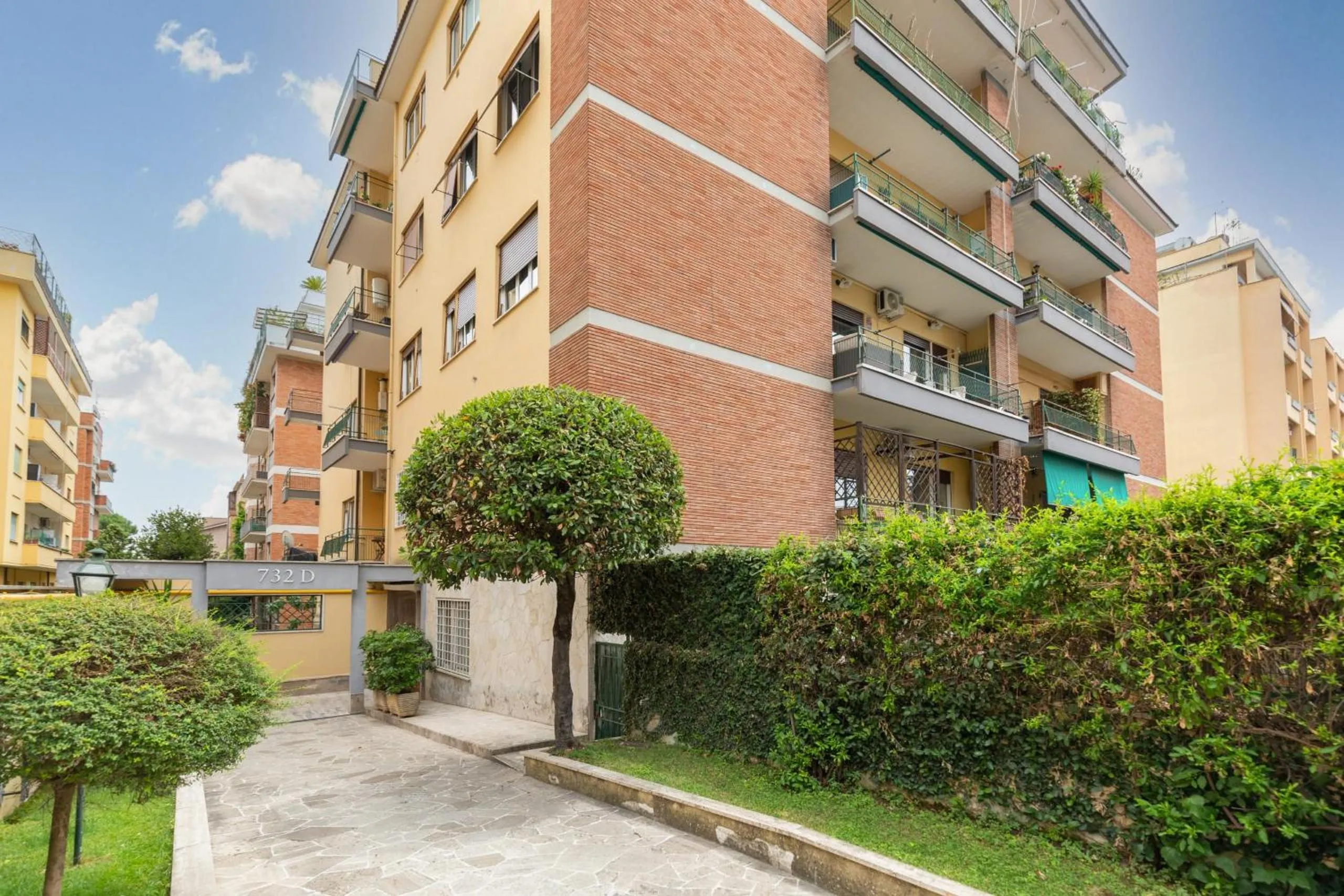 Property building in Fleming Suites by Hili