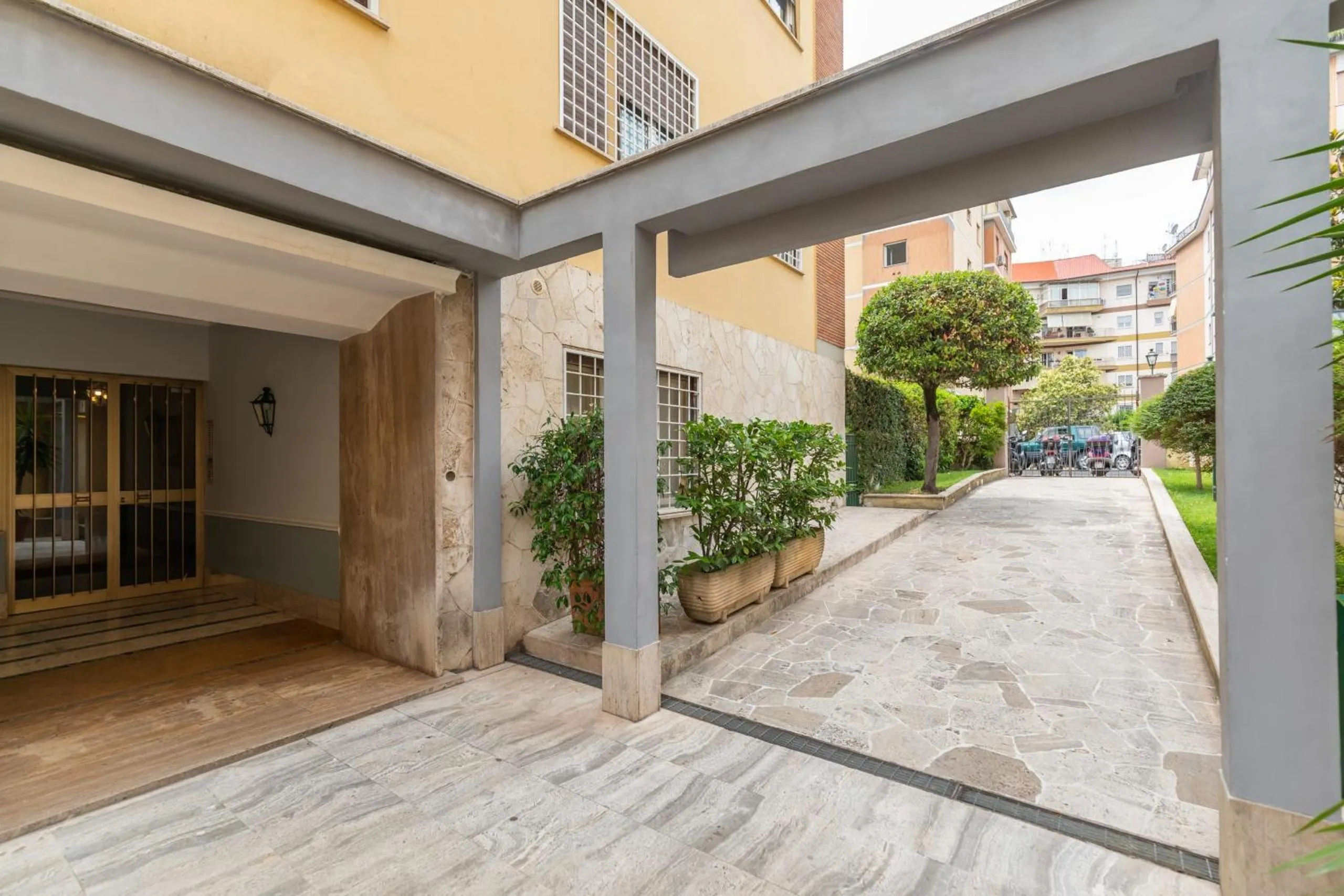 Property building in Fleming Suites by Hili