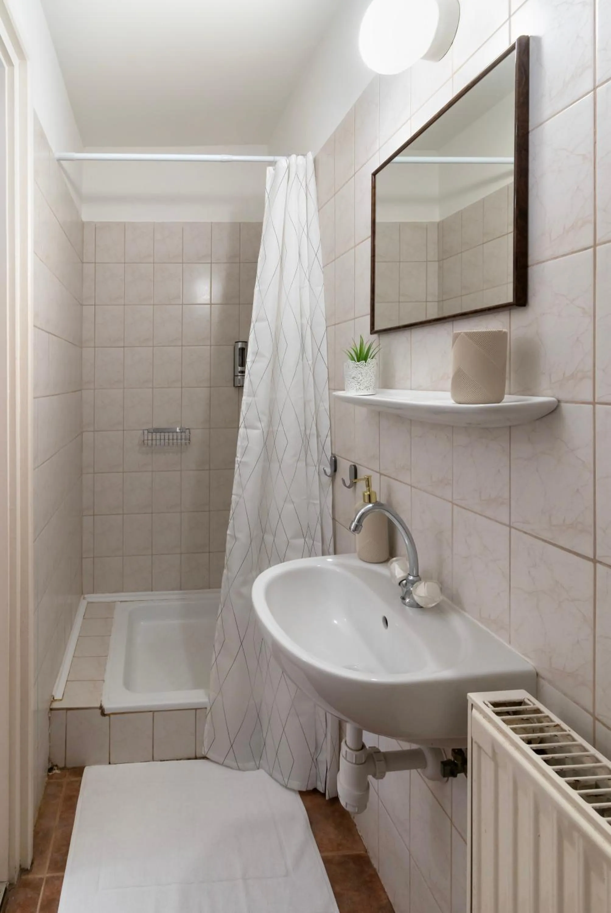 Shower in Hagyma Panzió Makó