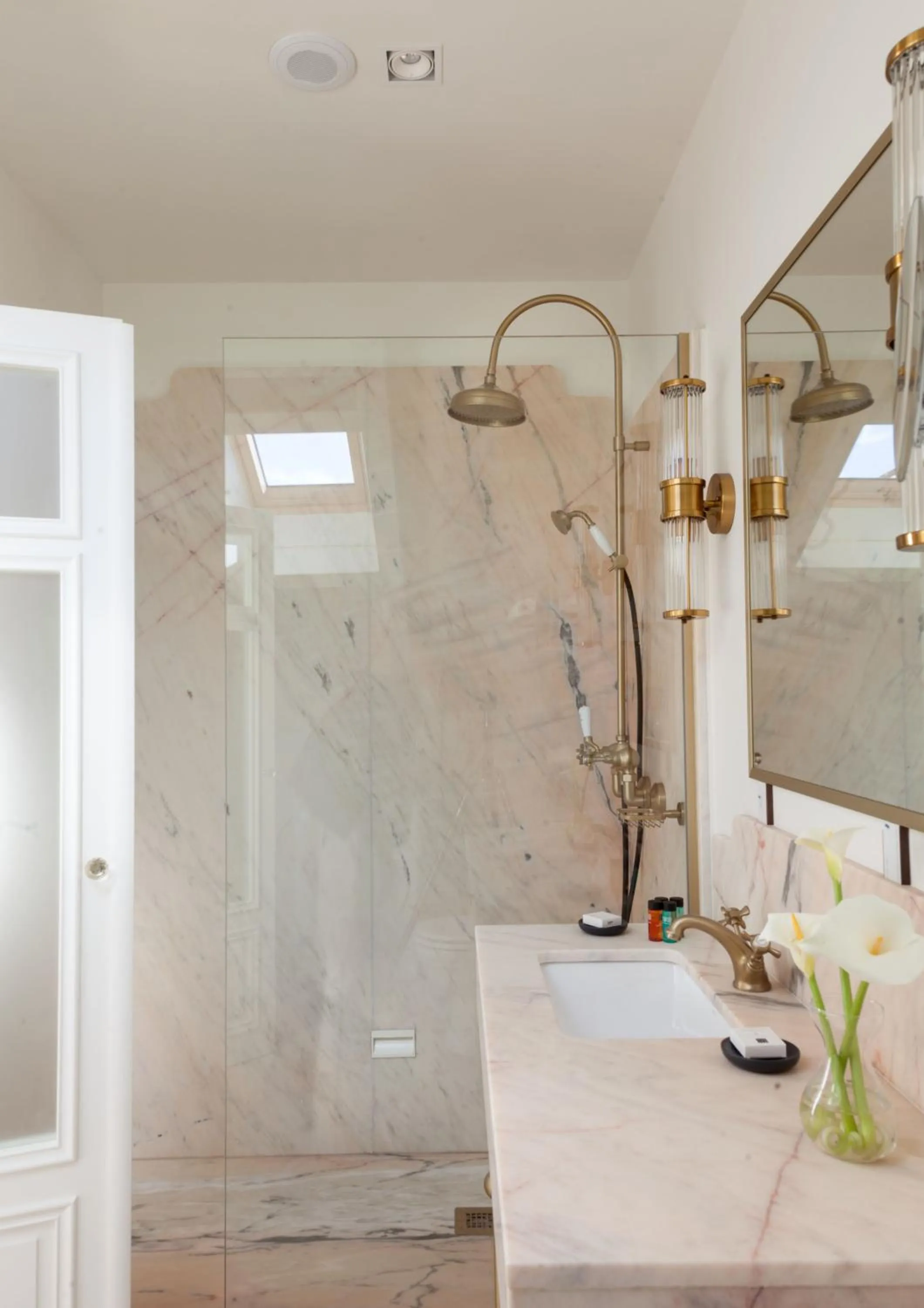 Shower in Gran hotel Brillante