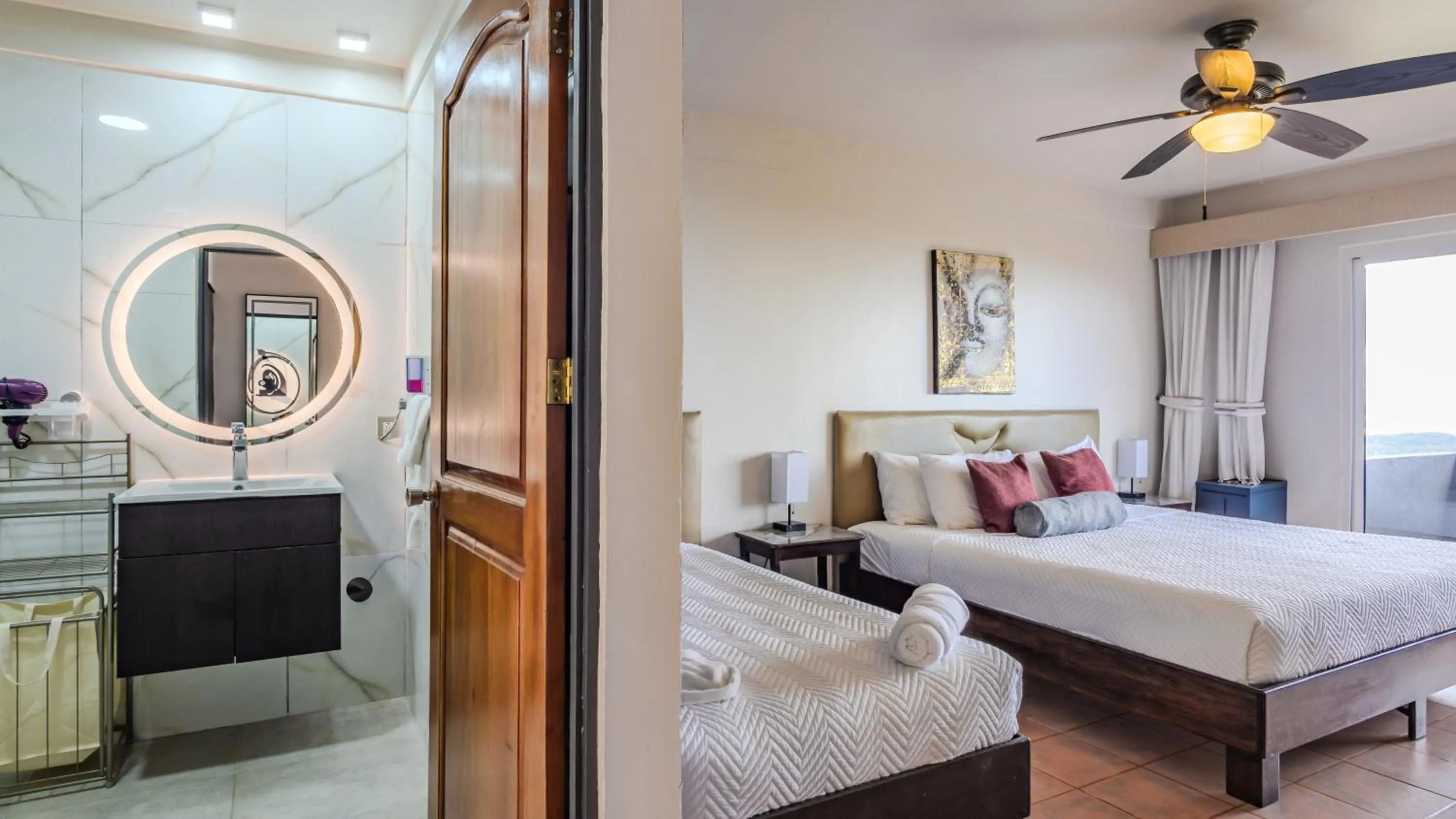 Shower, Bed in Vista Ballena