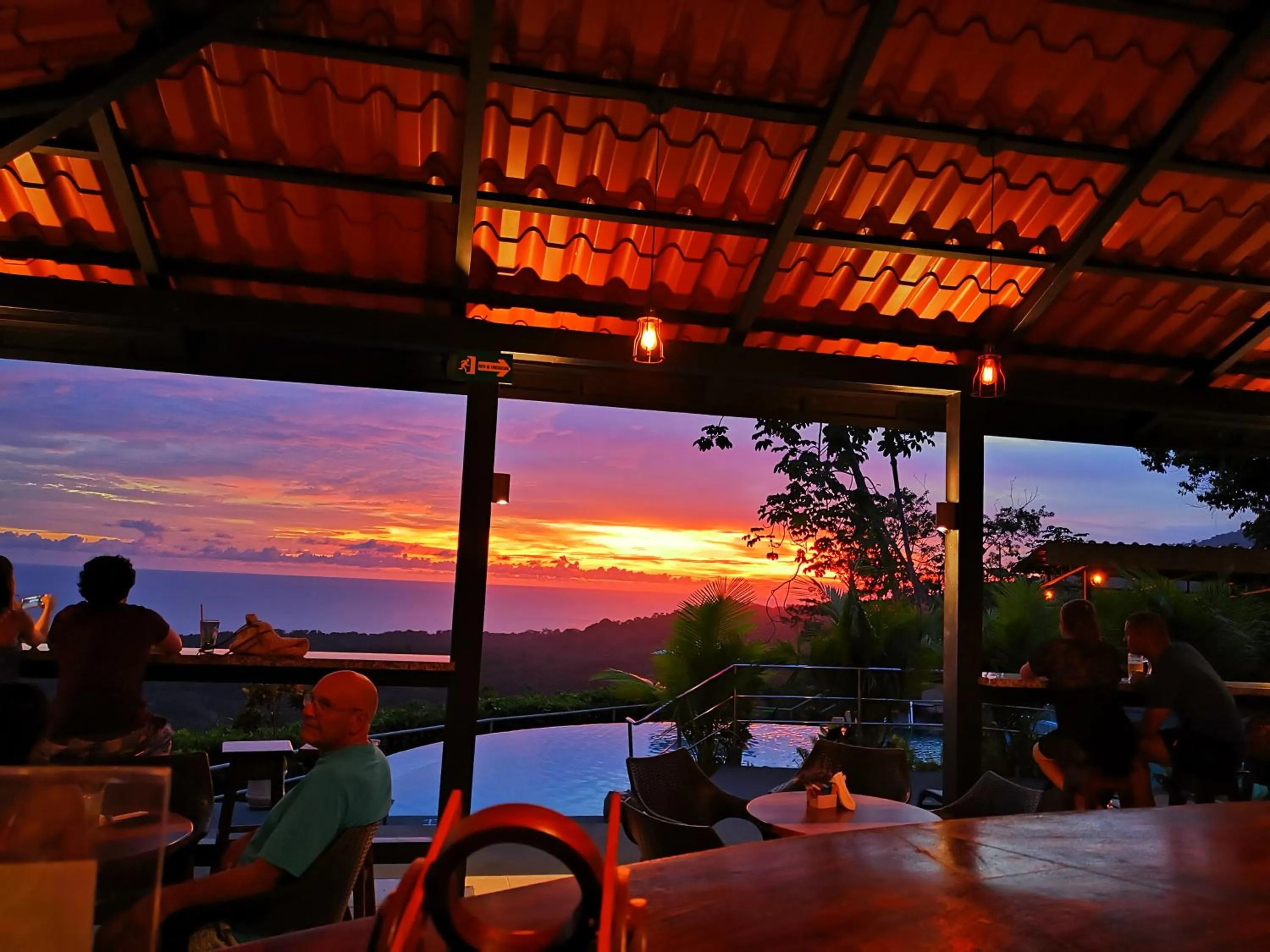 Restaurant/places to eat in Vista Ballena