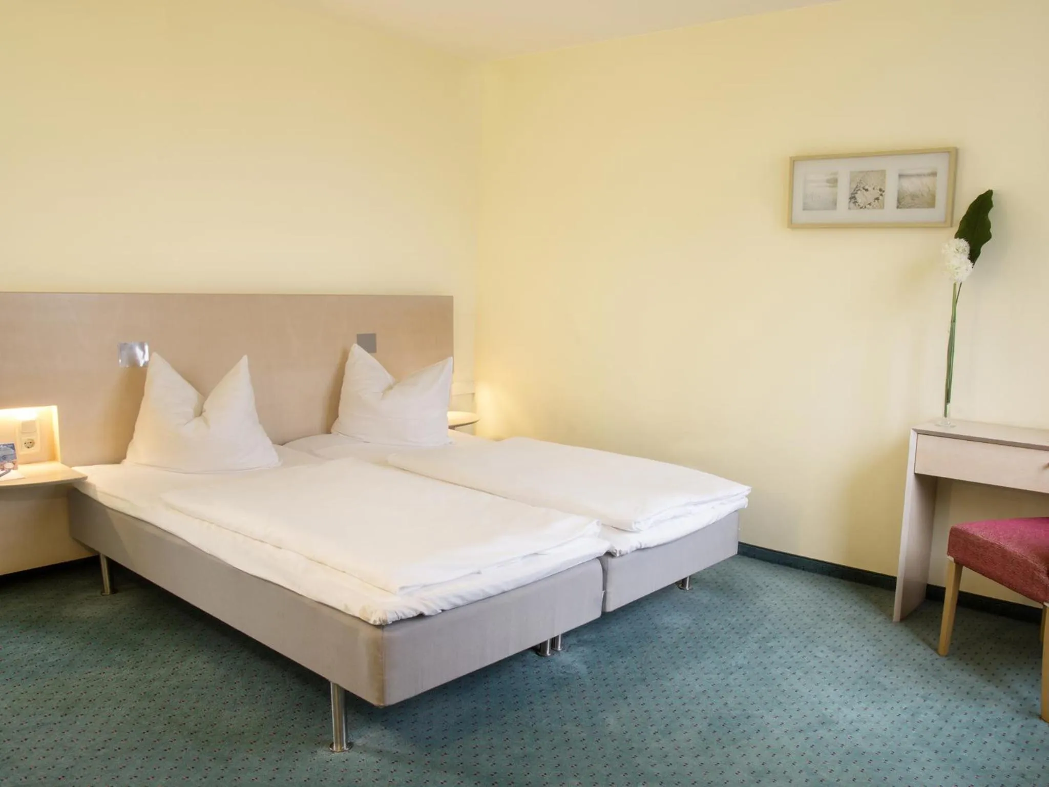 Photo of the whole room, Bed in Atlanta Boardinghouse Leipzig