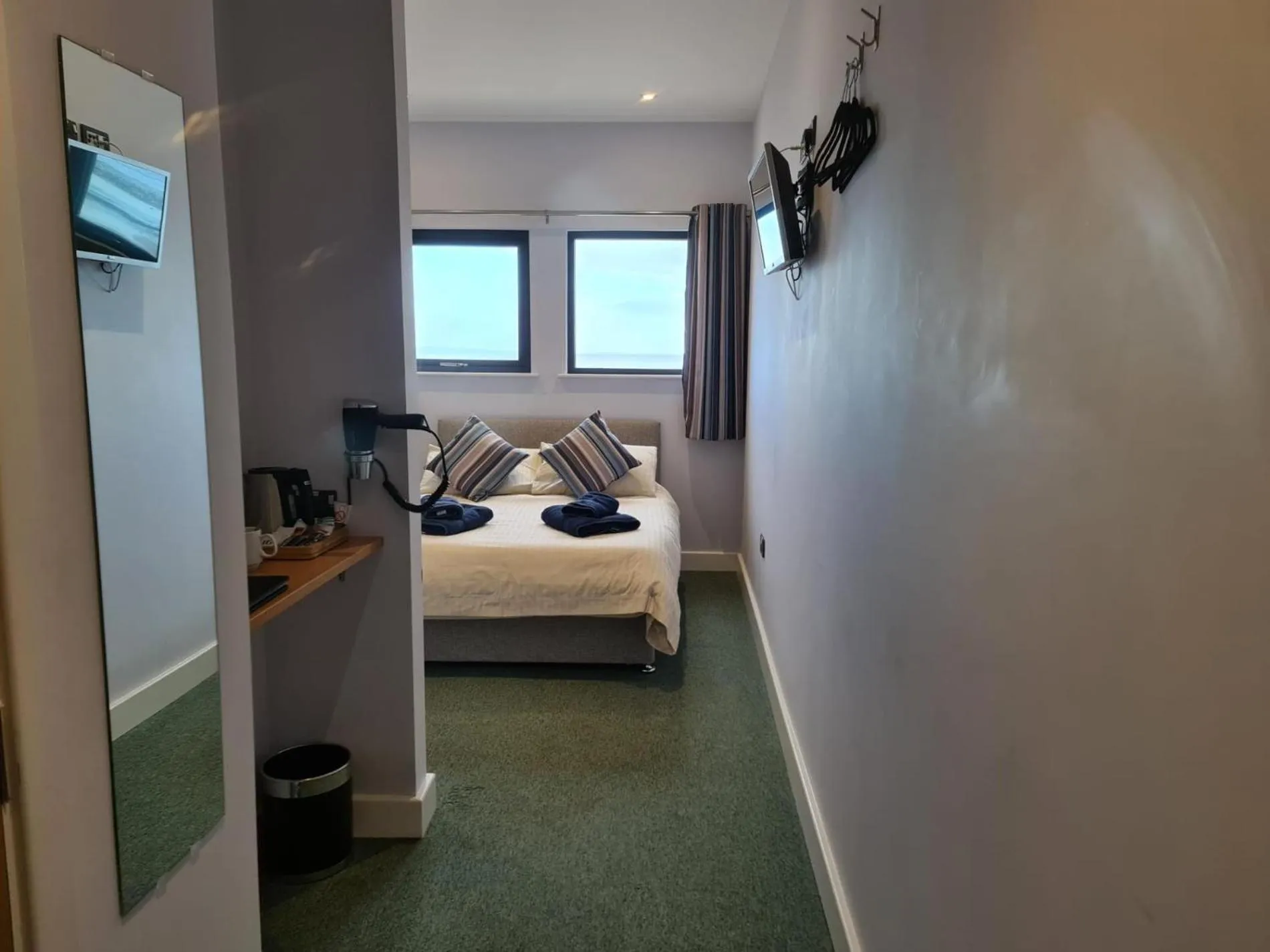 Floor plan in No 8 Ocean Cabins - Saundersfoot Harbour - Saundersfoot
