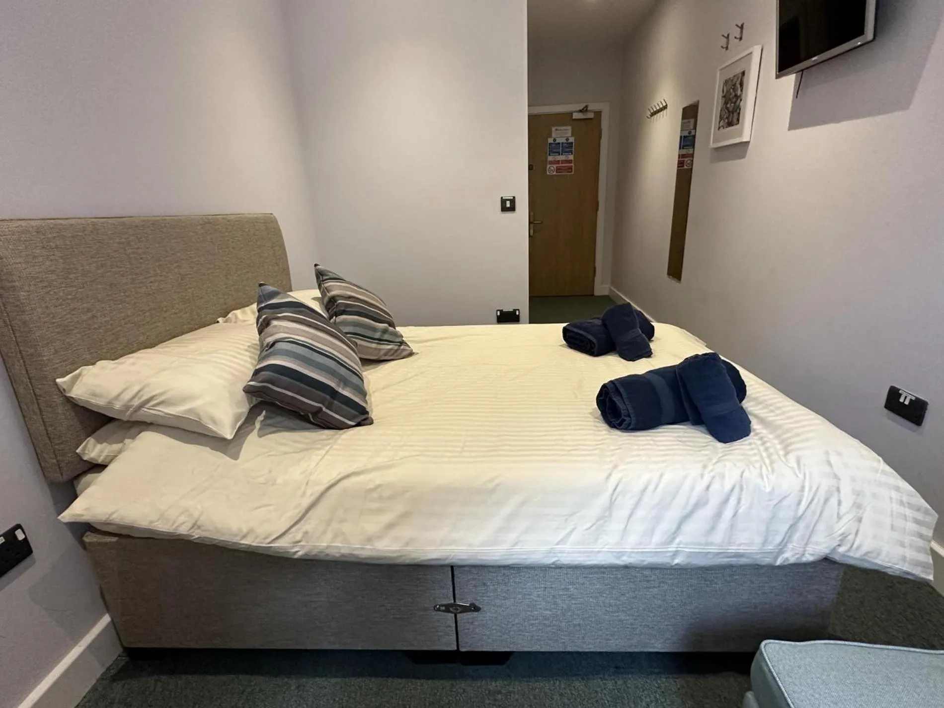 Floor plan in No 9 Ocean Cabins - Saundersfoot Harbour - Saundersfoot