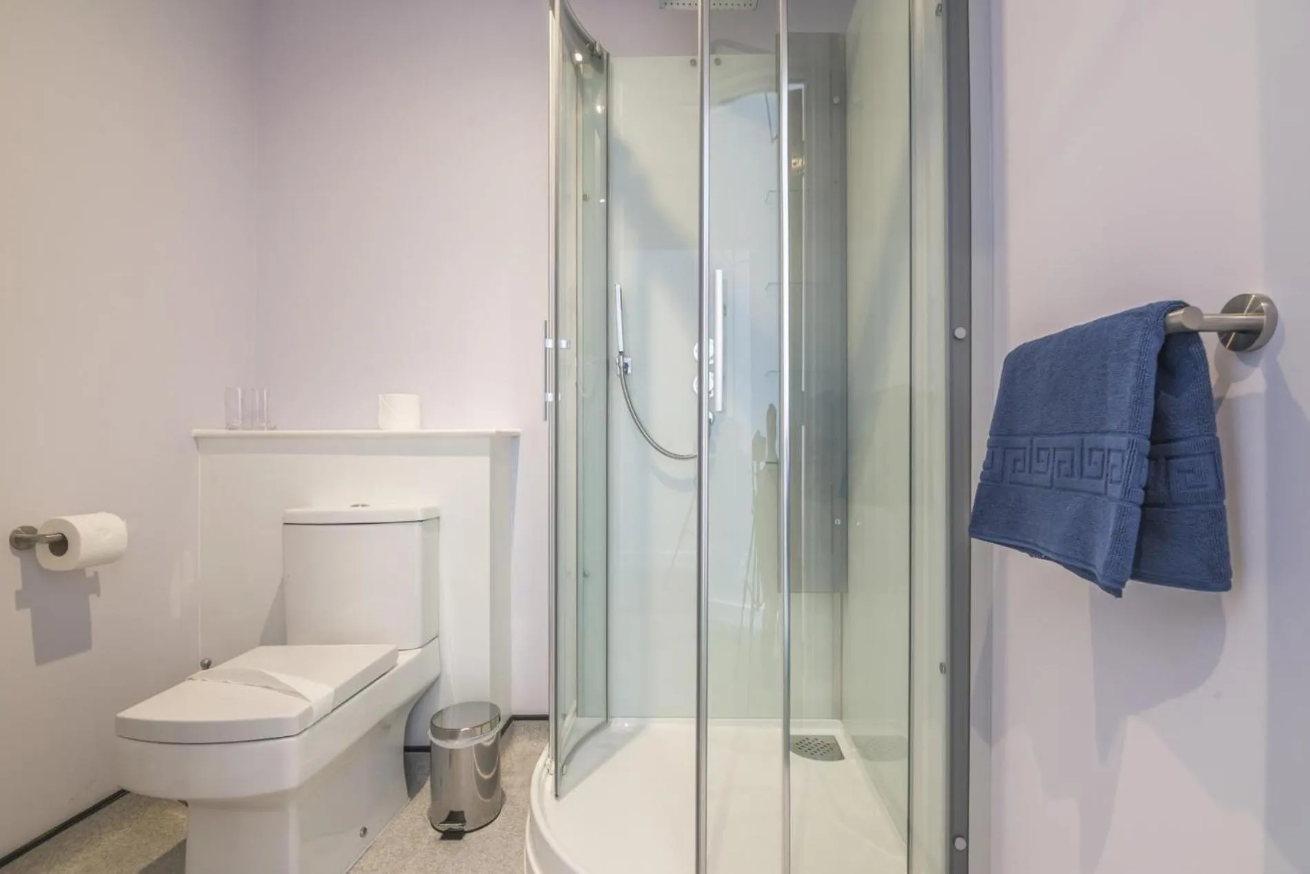 Floor plan in No 1 Ocean Cabins - Saundersfoot Harbour - Saundersfoot