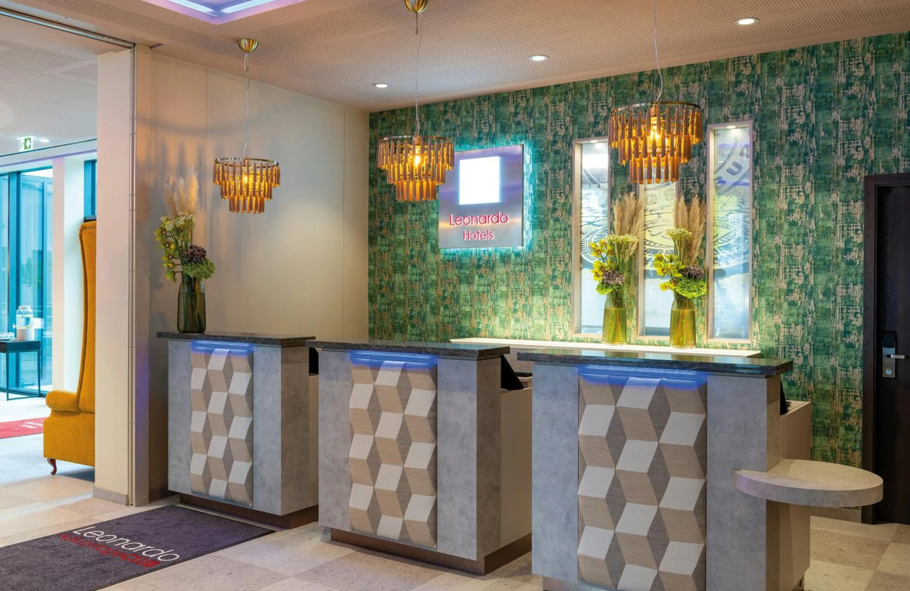Lobby or reception in Leonardo Hotel Augsburg