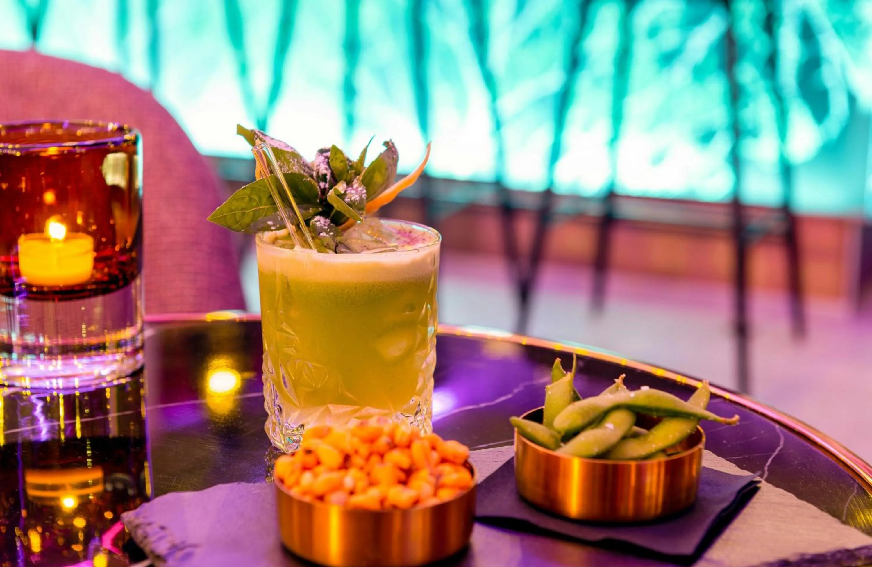 Lounge or bar in Leonardo Hotel Augsburg