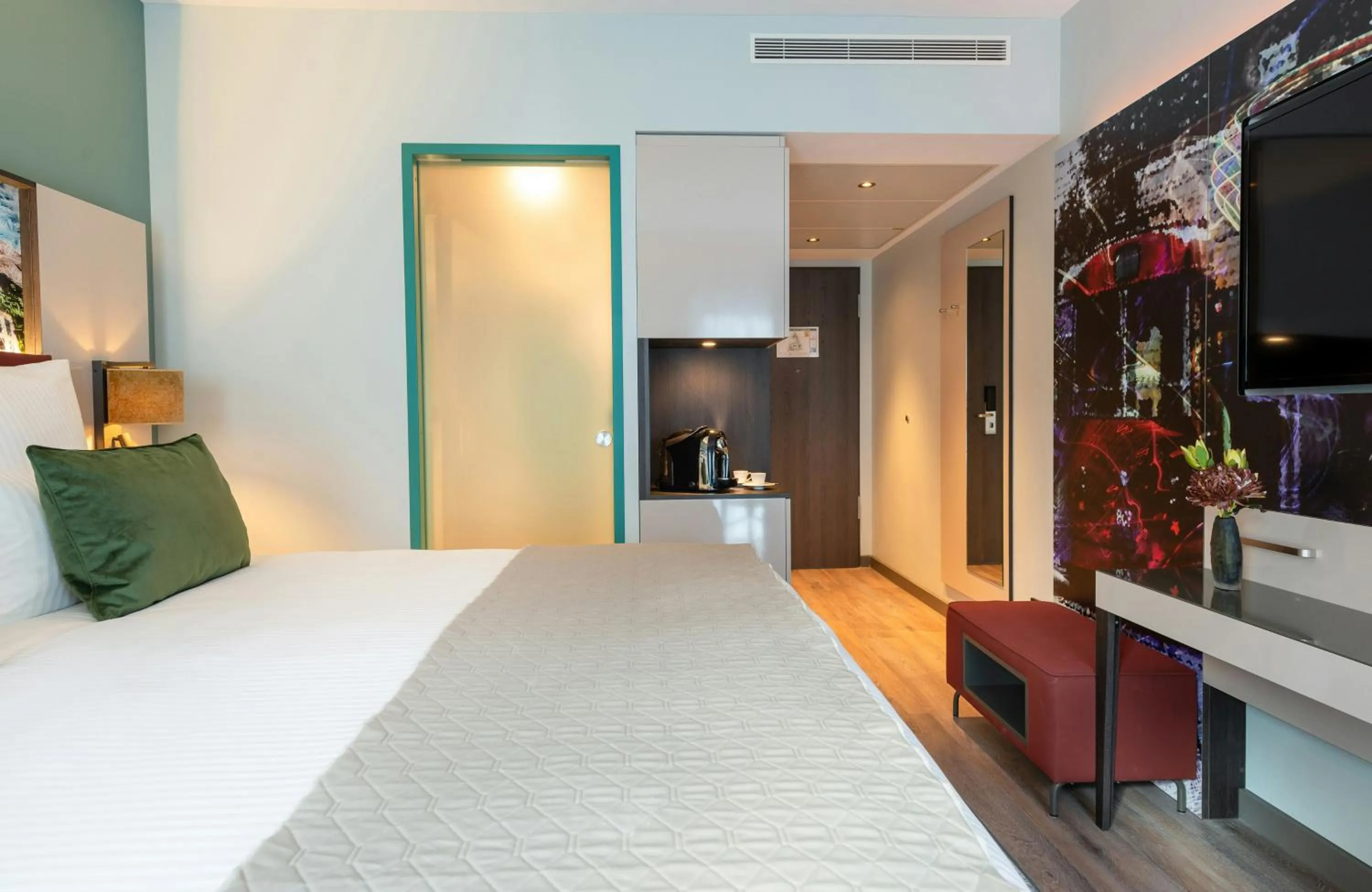 Bedroom, Bed in Leonardo Hotel Augsburg