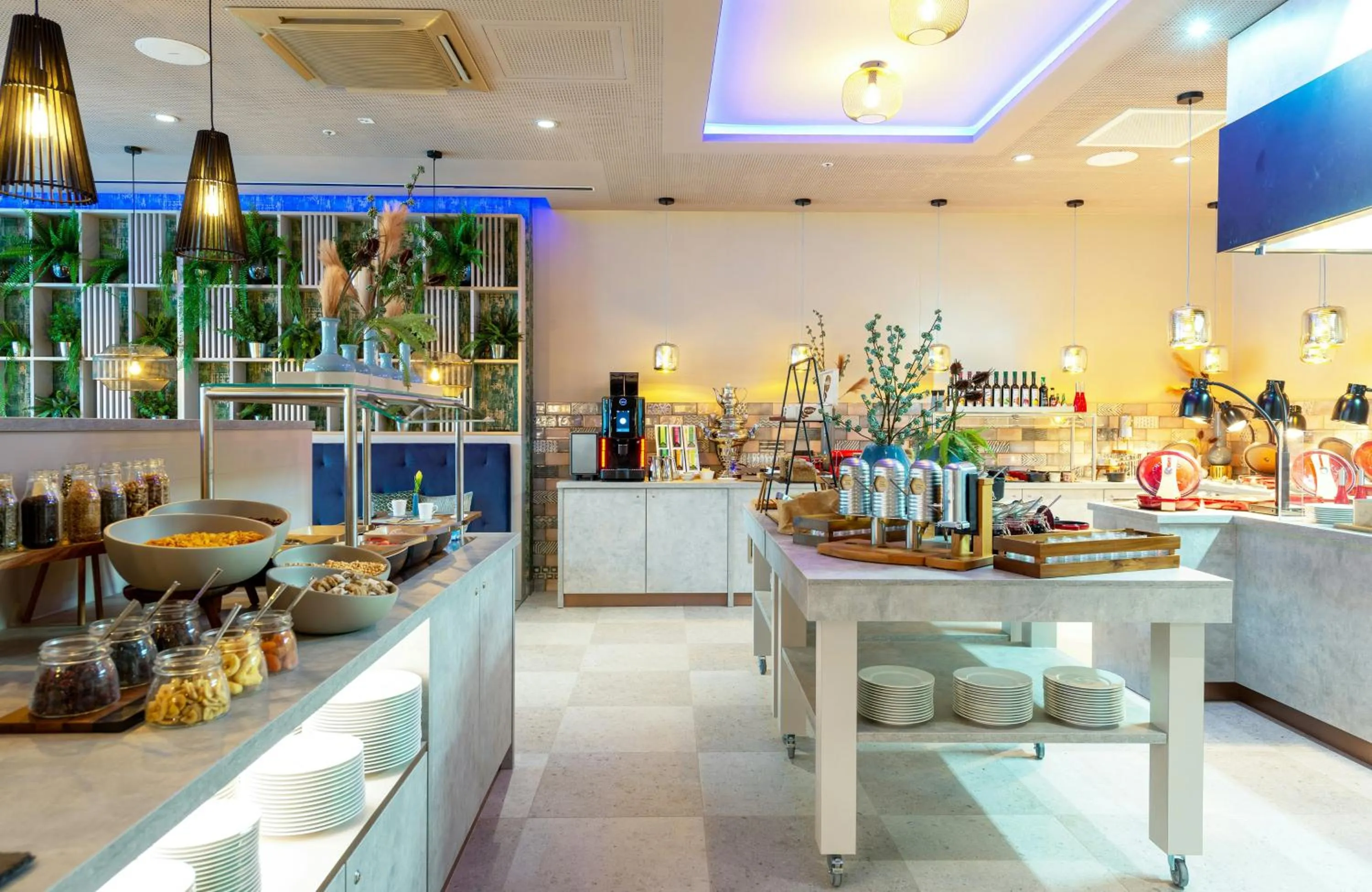 Buffet breakfast in Leonardo Hotel Augsburg