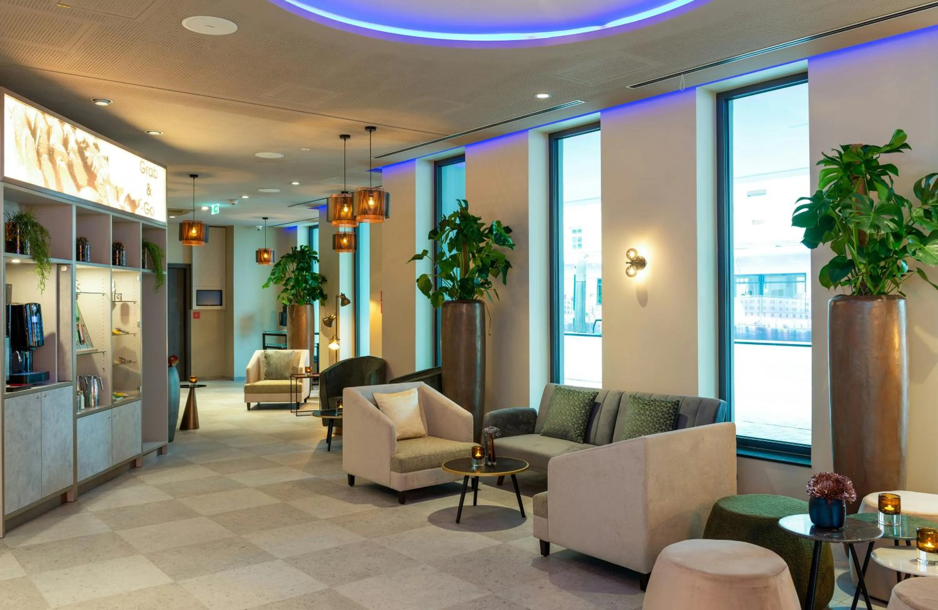 Lobby or reception in Leonardo Hotel Augsburg