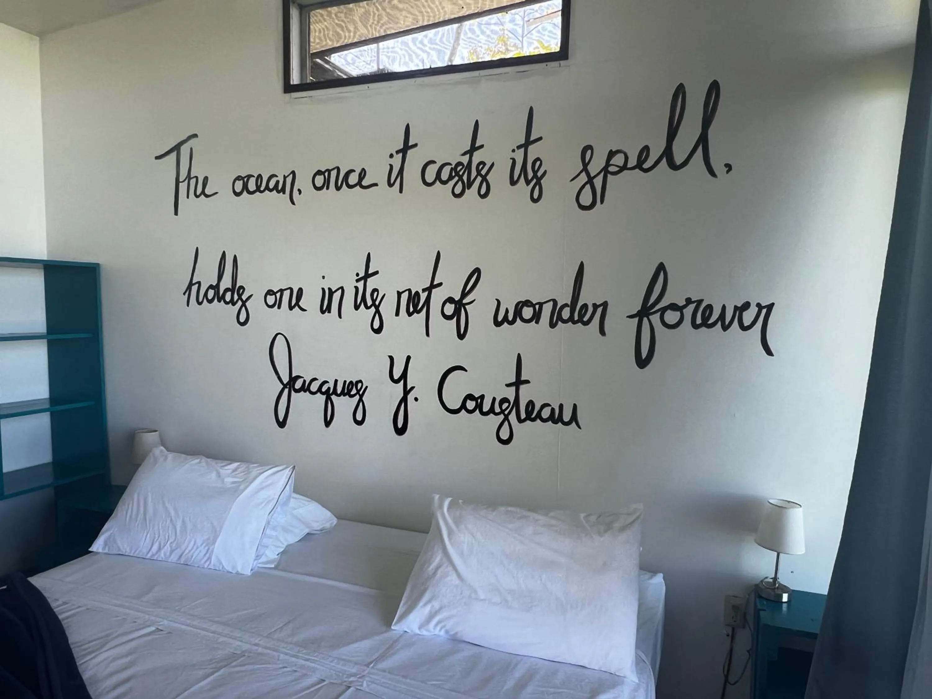 Bed in Ranchos Remo Lodge