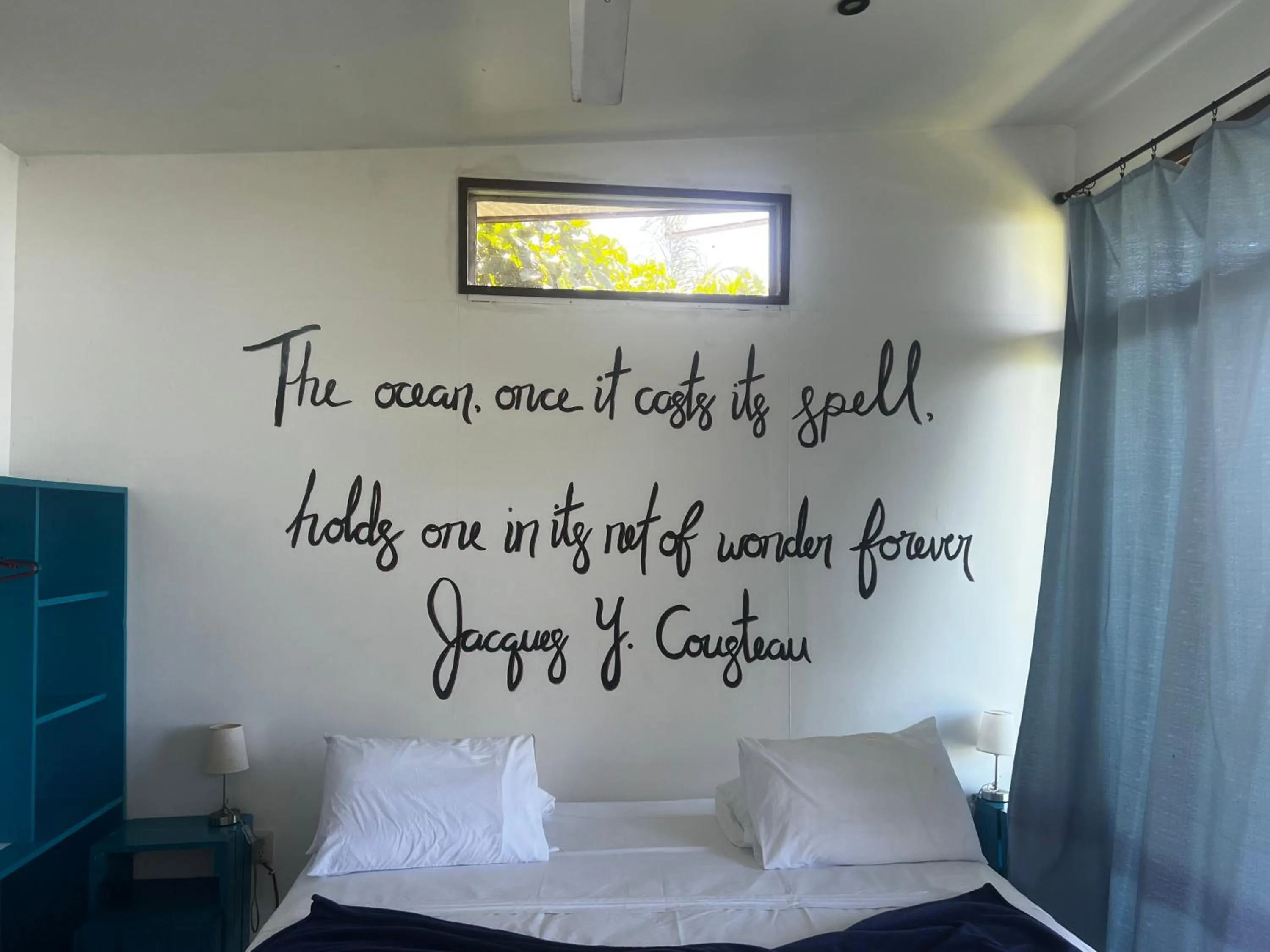 Bed in Ranchos Remo Lodge