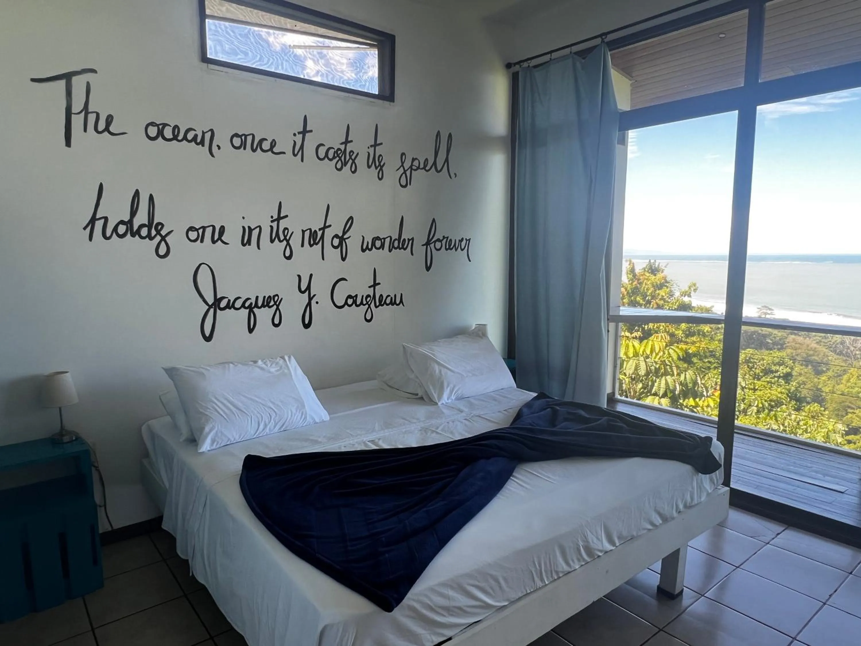 Bed in Ranchos Remo Lodge