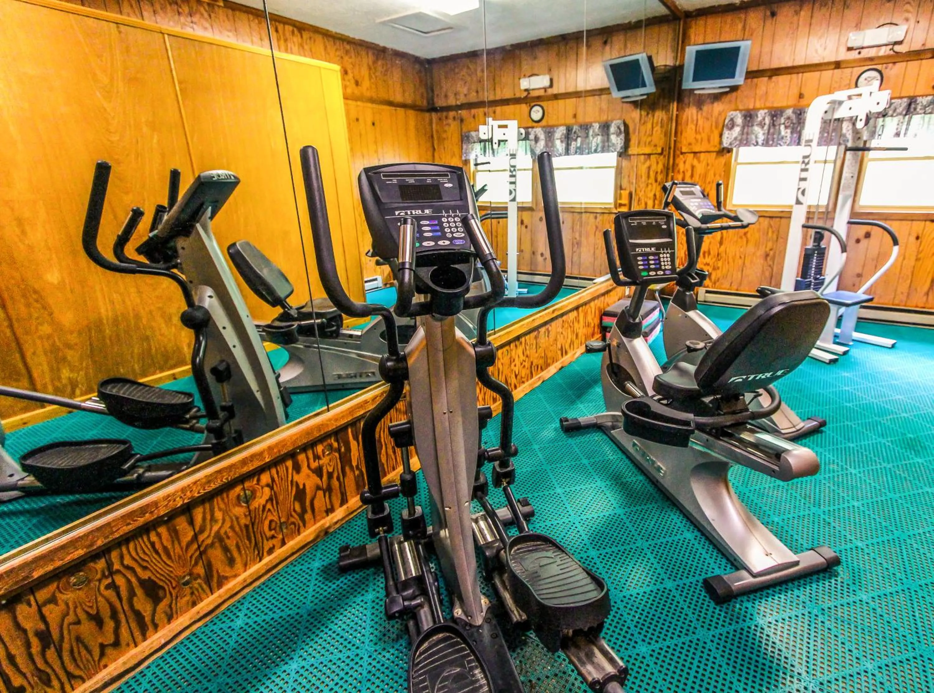 Fitness centre/facilities in Smoketree Lodge