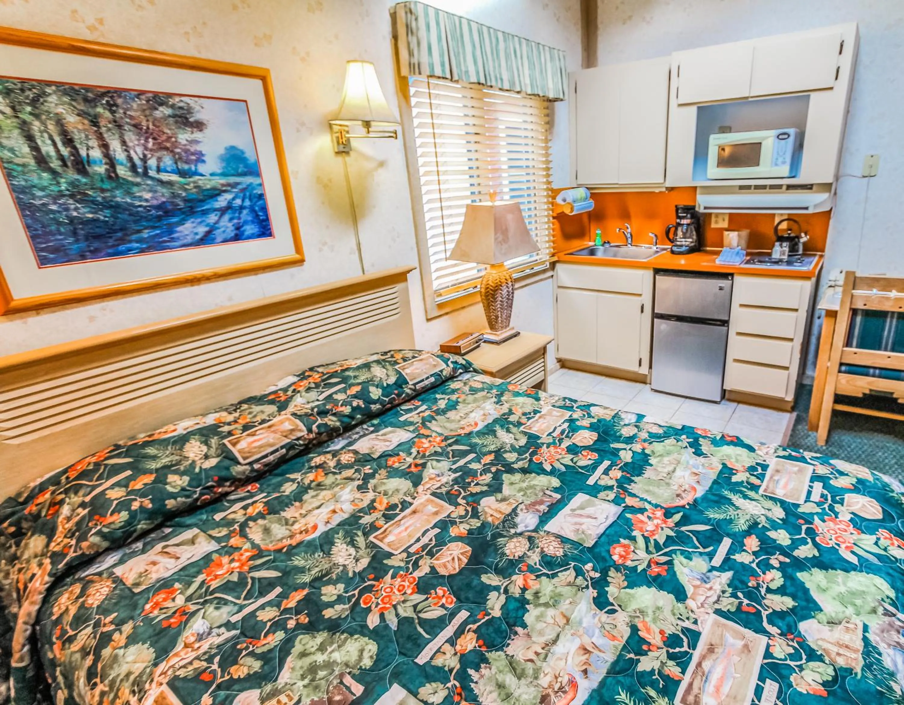 Bed in Smoketree Lodge