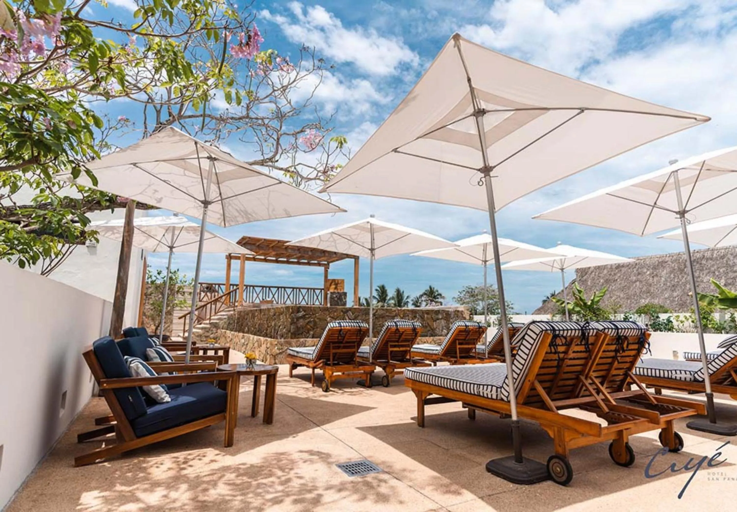 sunbed in Ciyé Hotel