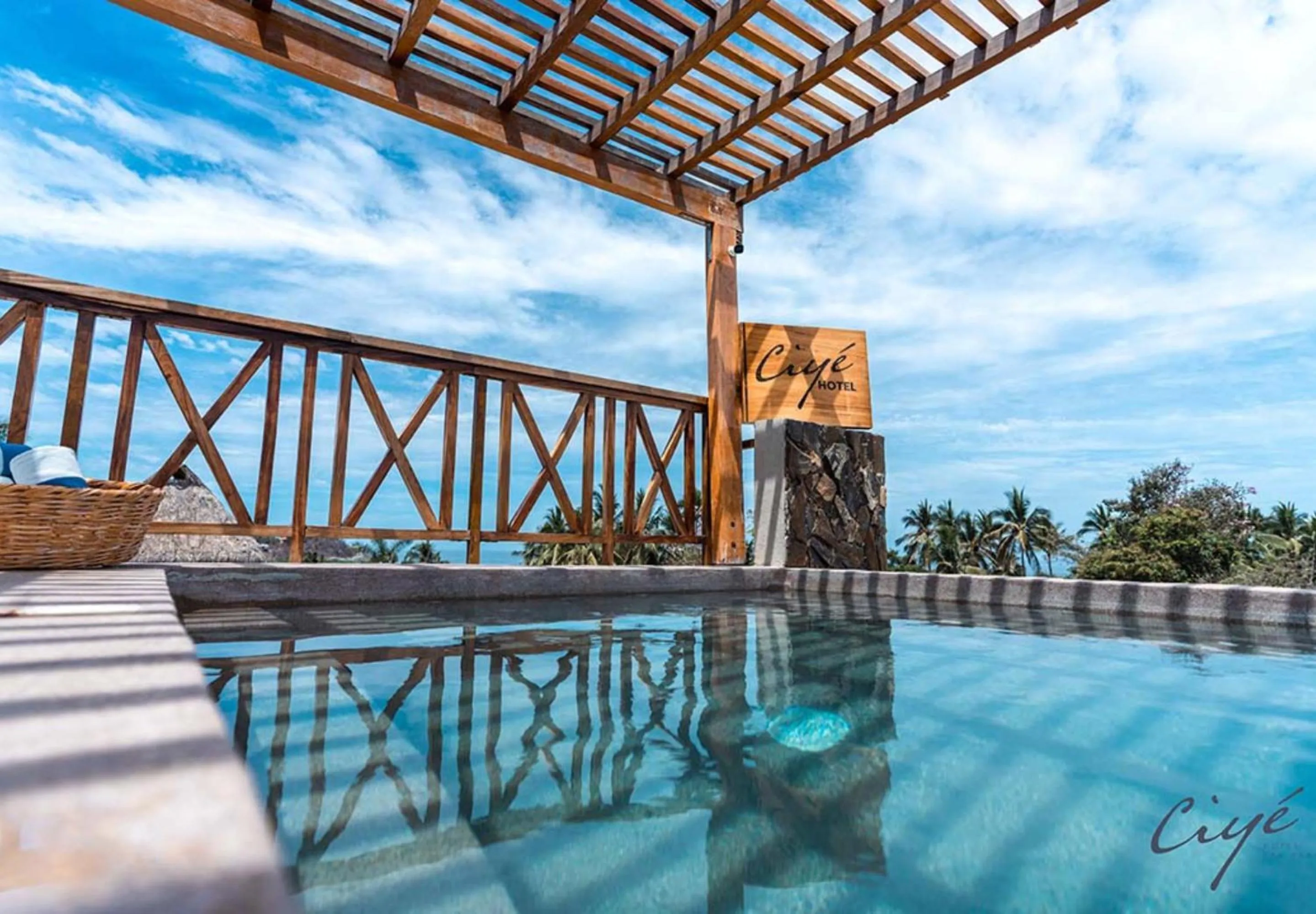 Swimming pool in Ciyé Hotel