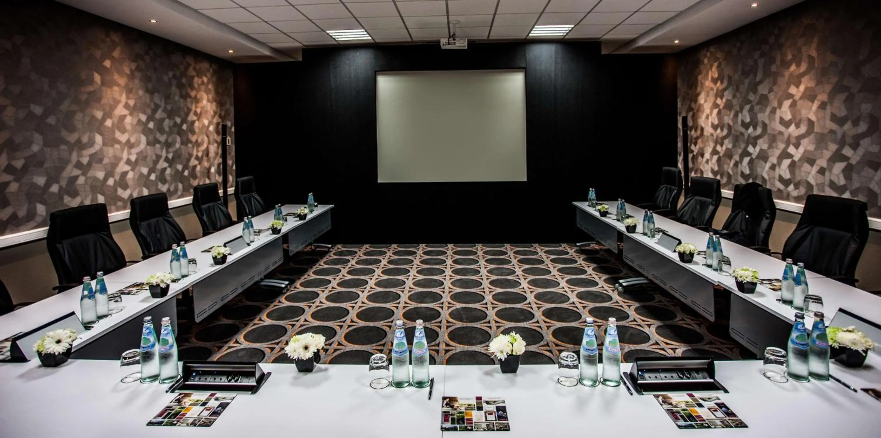 Meeting/conference room in Riverside Sun