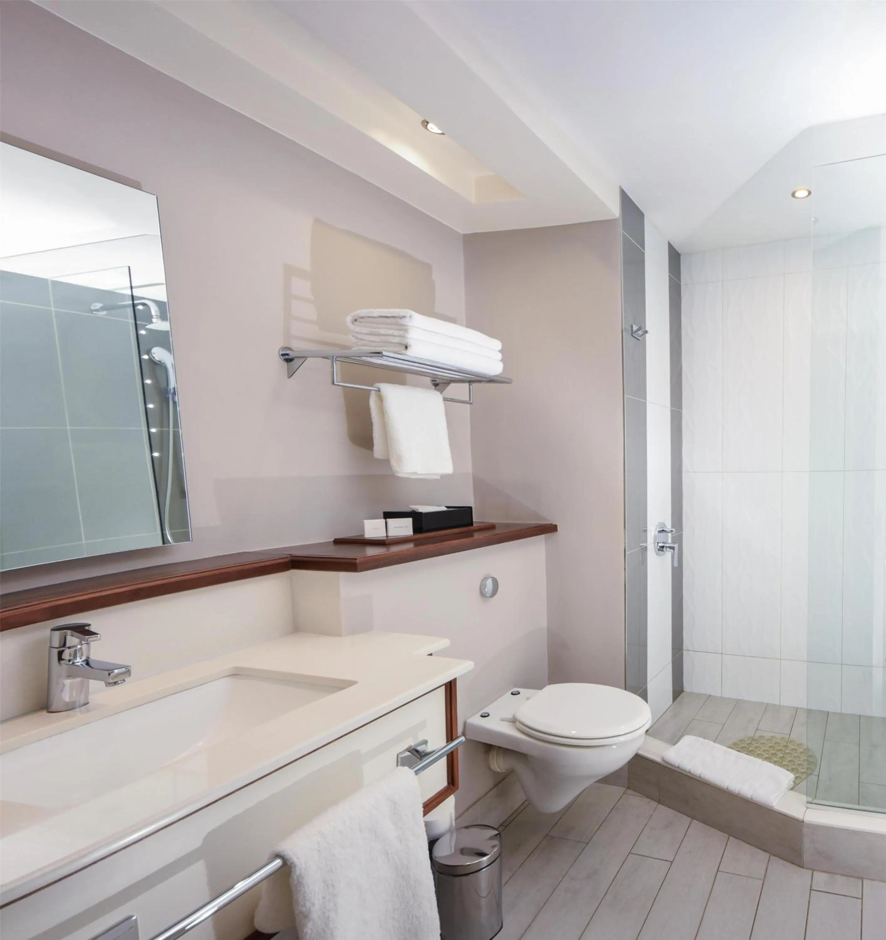 Bedroom in Riverside Sun