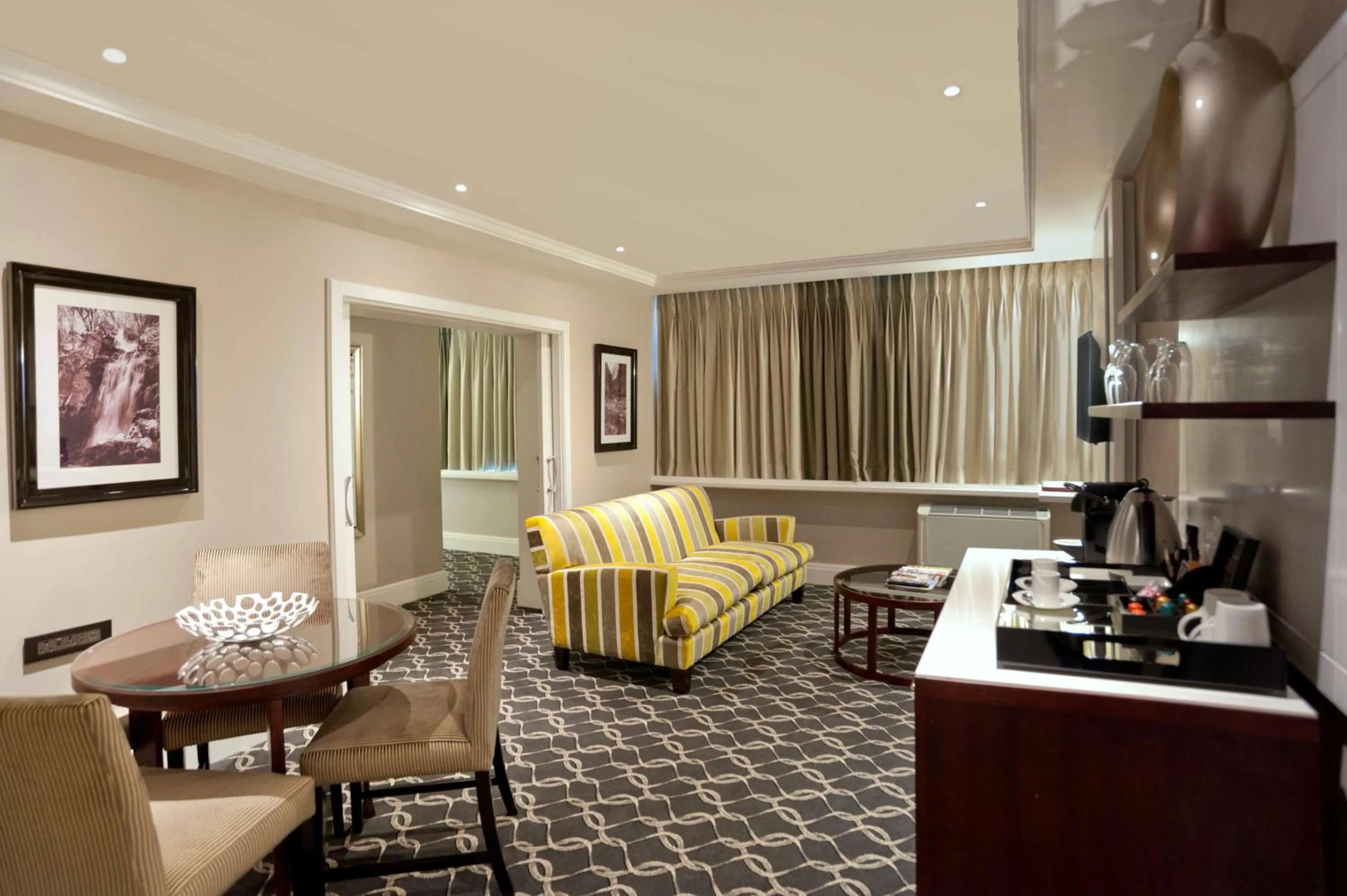 Coffee/tea facilities in Riverside Sun