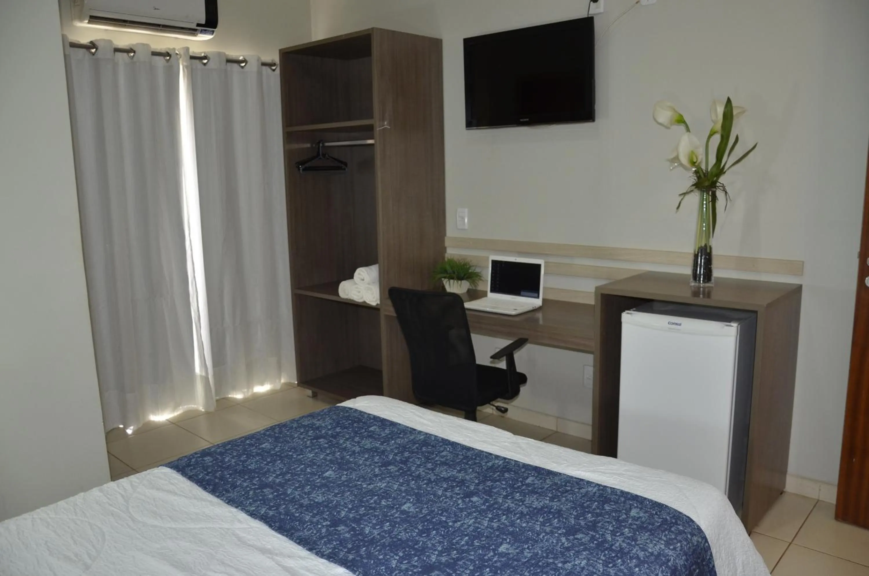 Photo of the whole room, Bed in Palace Hotel