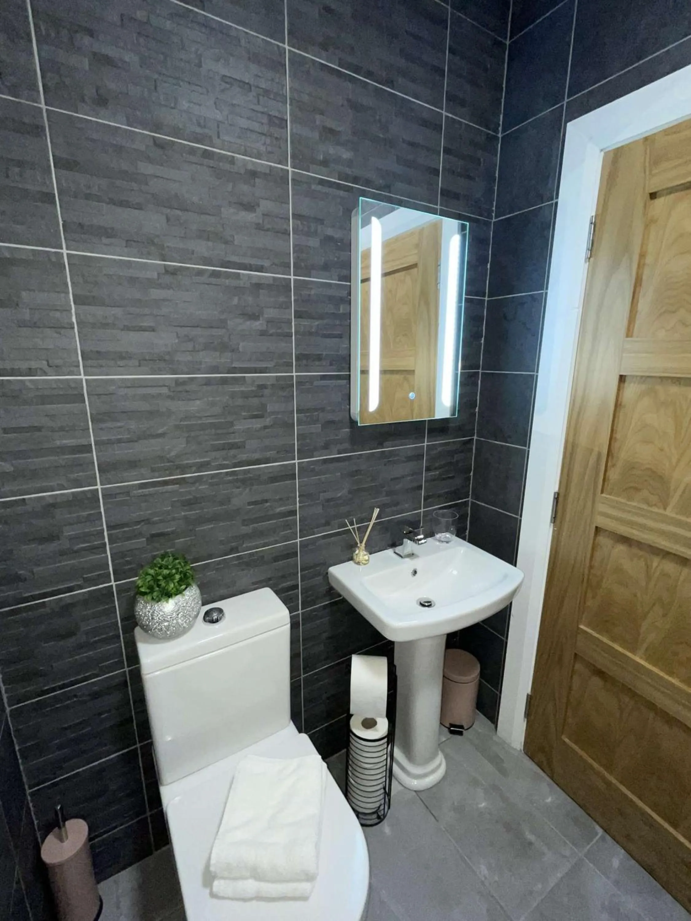 Bathroom in Atlantic Lodge, Main Street Ardara