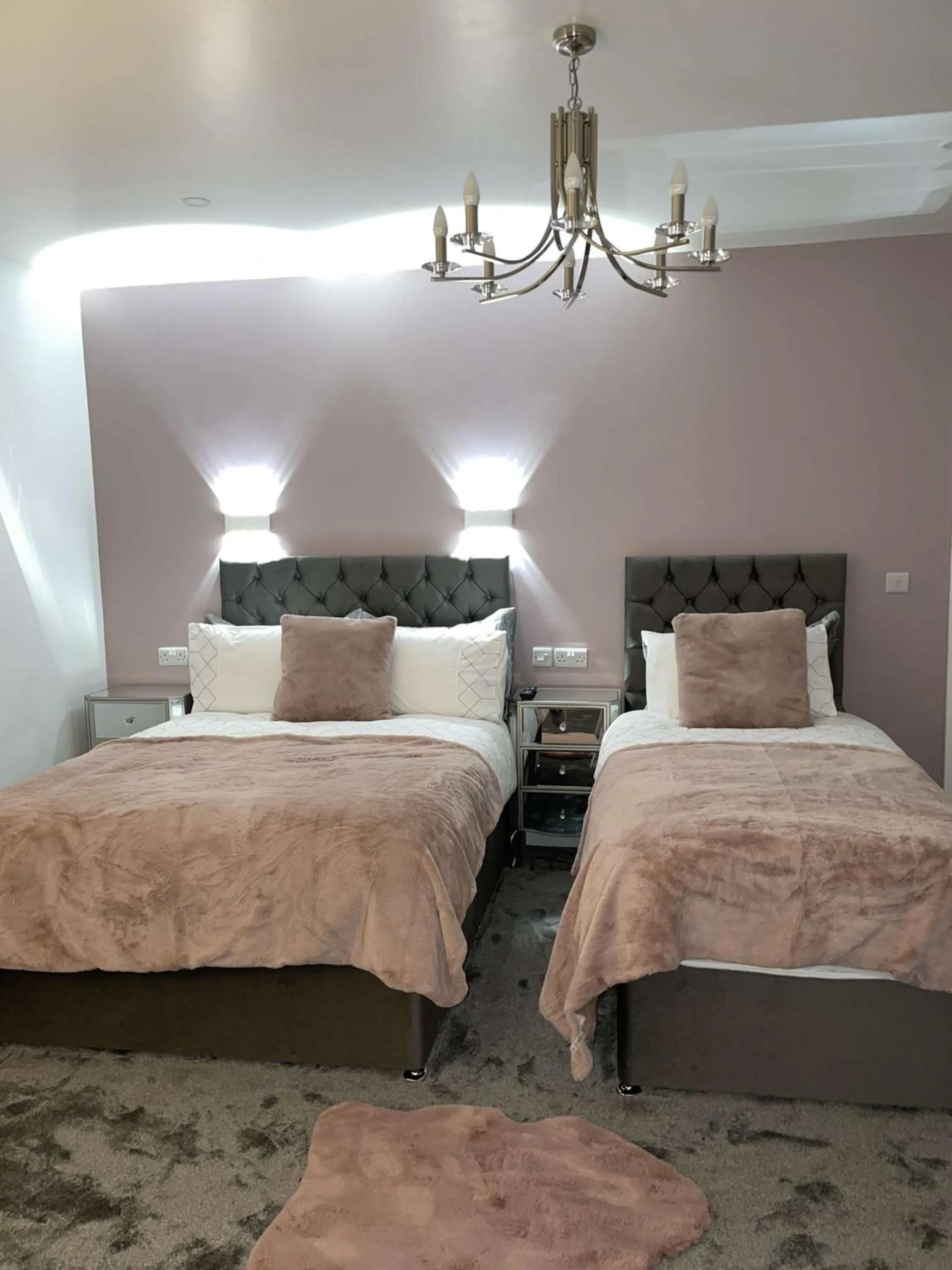 Bedroom, Bed in Atlantic Lodge, Main Street Ardara