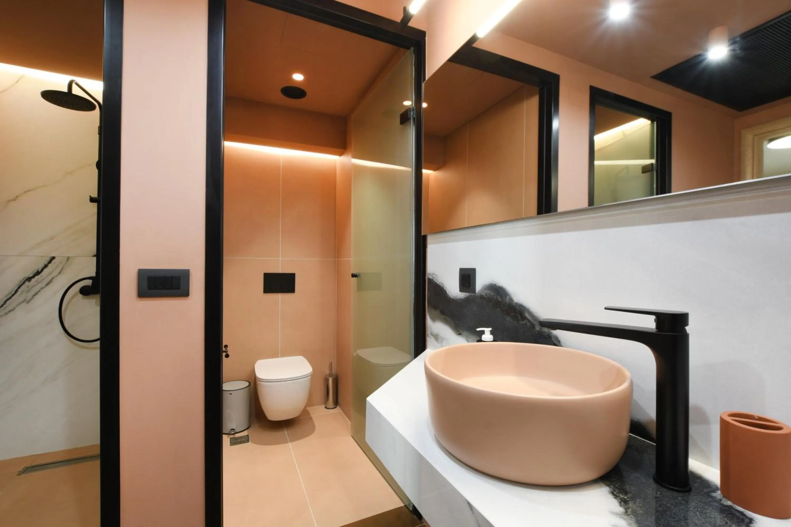 Shower in Pavo Art Hotel