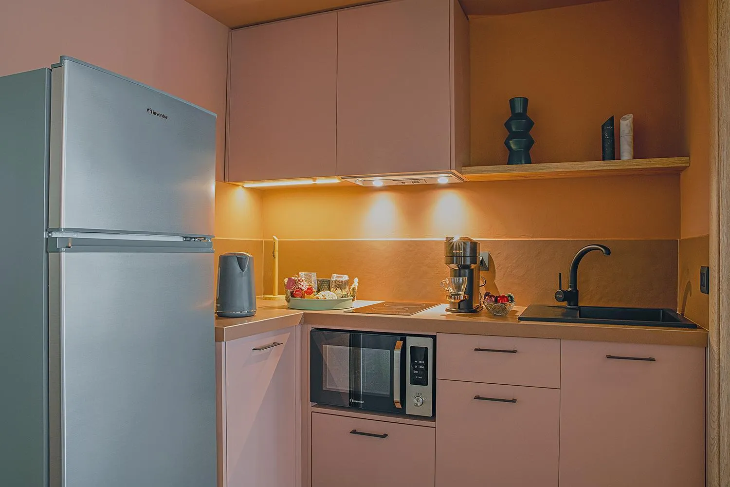 Kitchen or kitchenette in Pavo Art Hotel