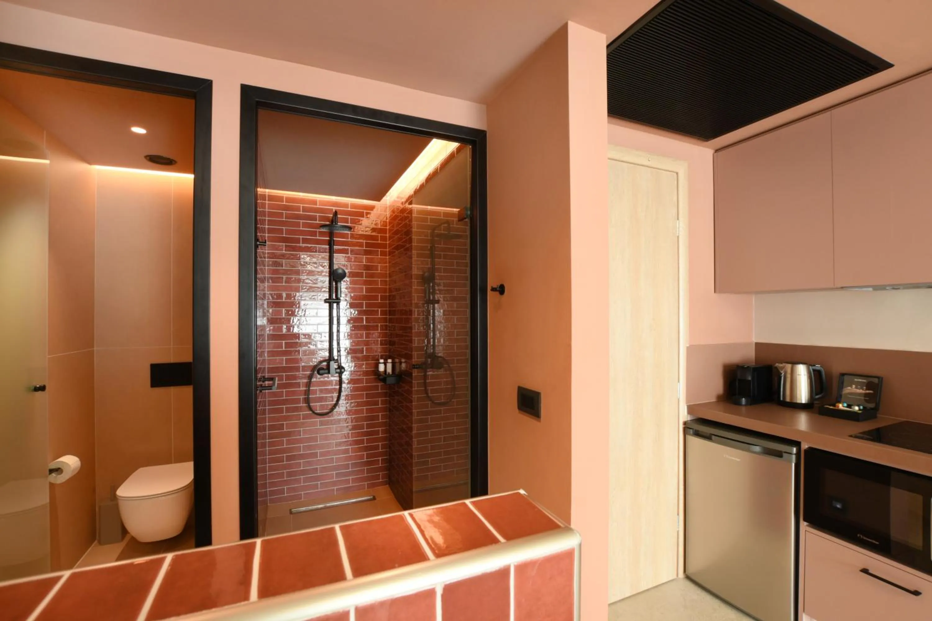 Shower in Pavo Art Hotel