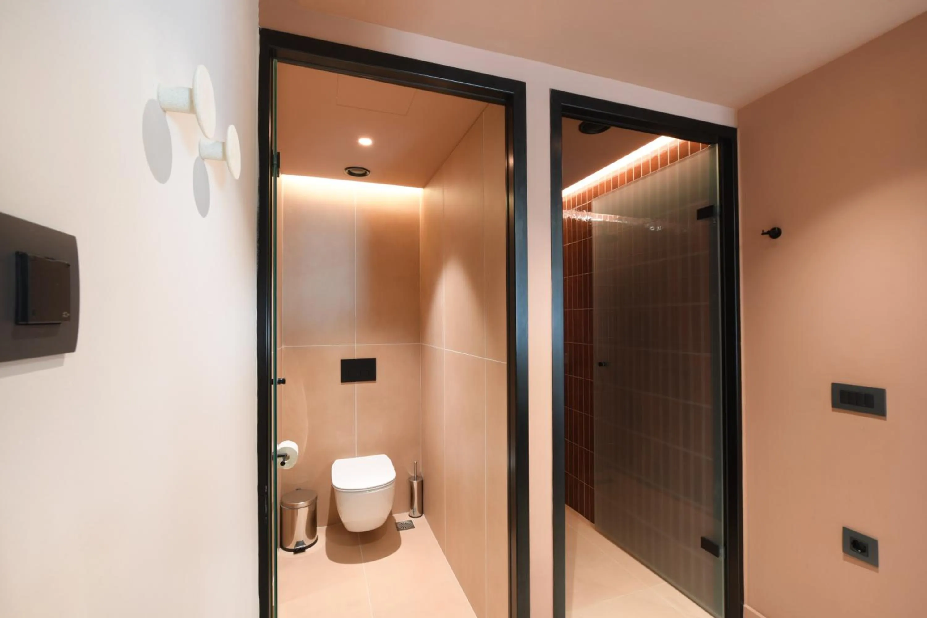 Shower in Pavo Art Hotel