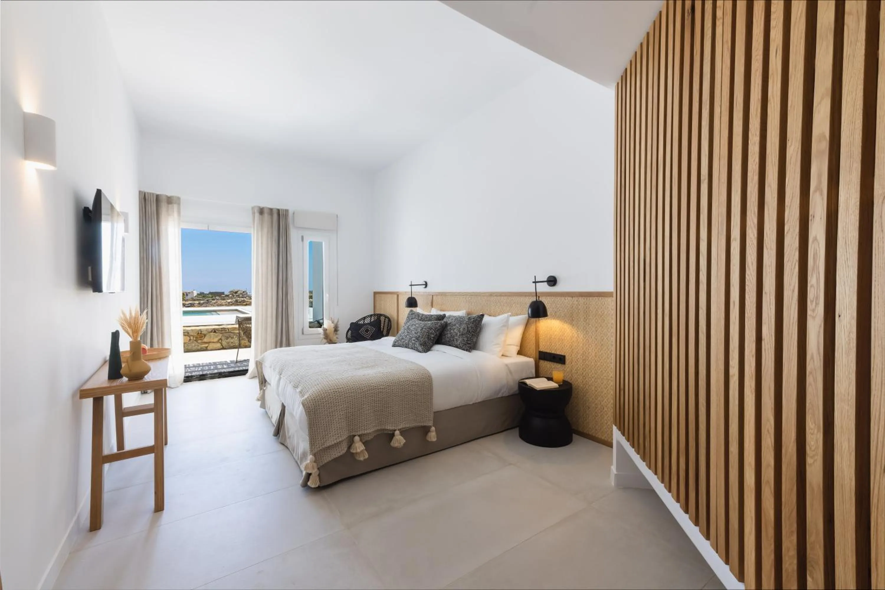 Photo of the whole room, Bed in Adama Mykonos Boutique Hotel