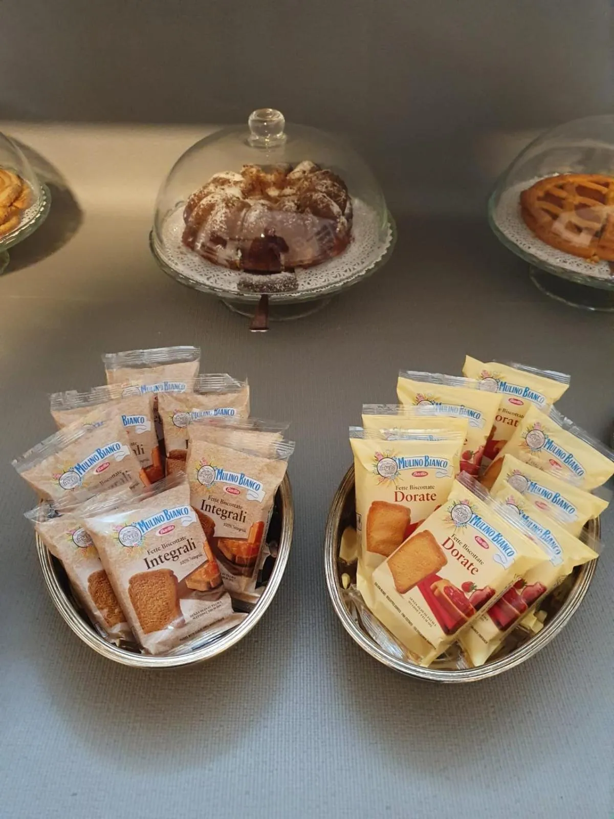 Food and drinks in Foresterie Lombarde B&B Villa Ambra