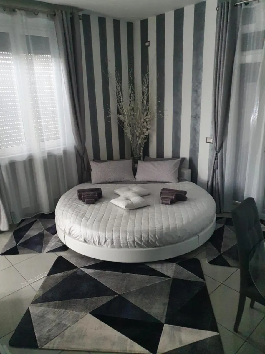 Photo of the whole room in Foresterie Lombarde B&B Villa Ambra