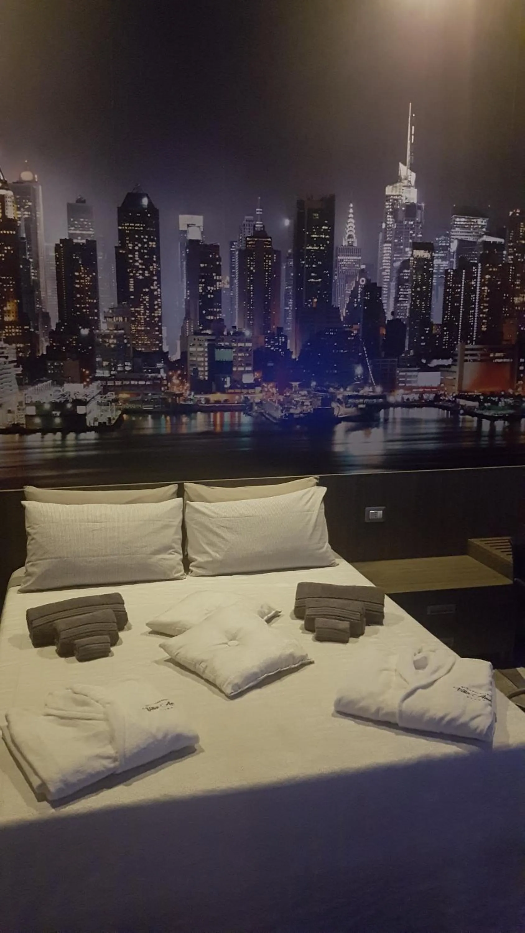 Bed in Foresterie Lombarde B&B Villa Ambra