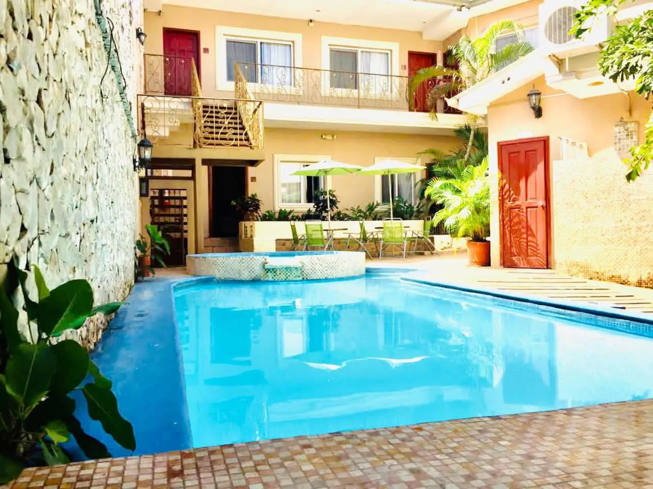 Swimming pool in HOTEL PRIMAVERA BOUTIQUE