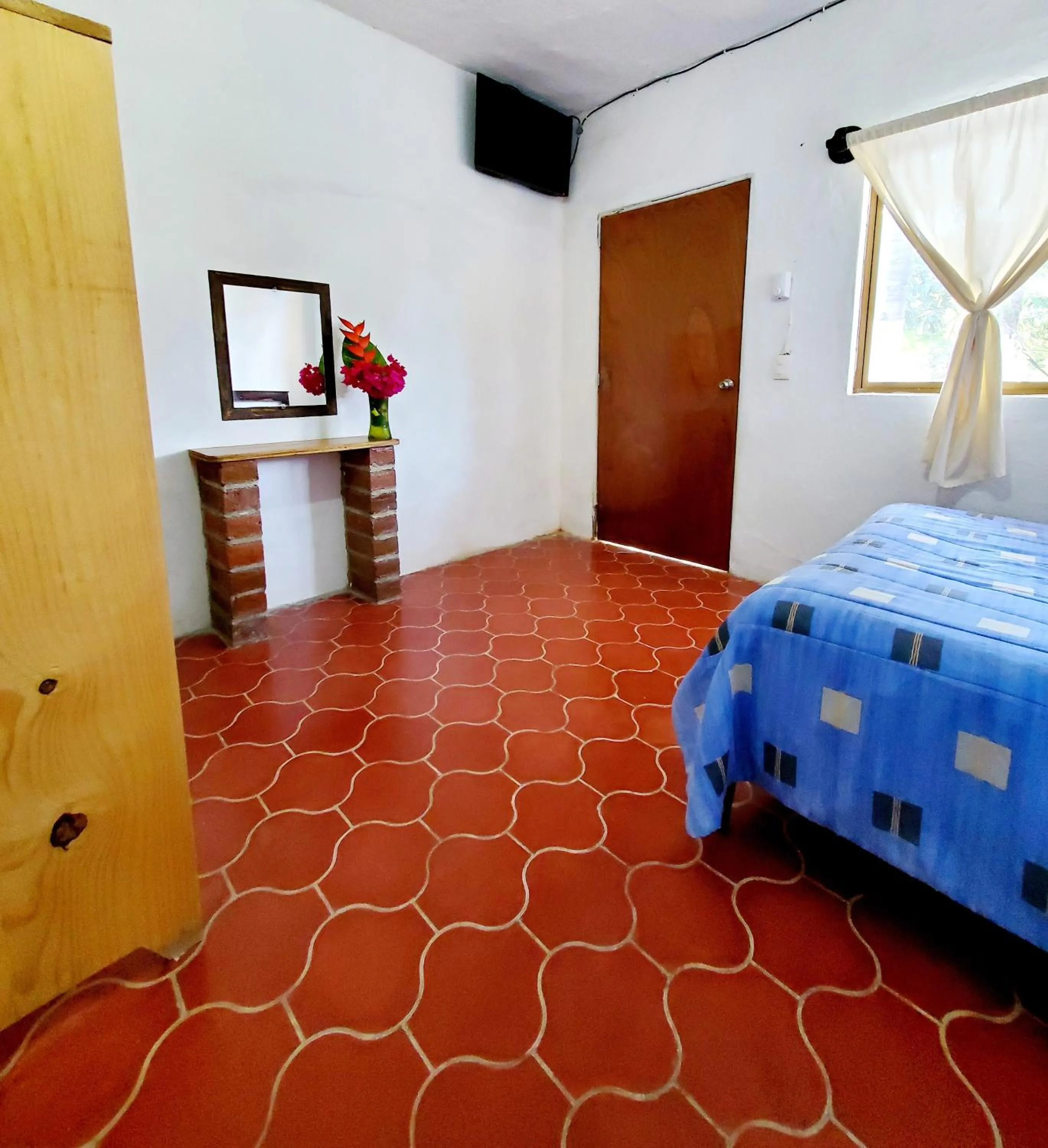 Photo of the whole room, Bed in Hotel Oasis Melaque