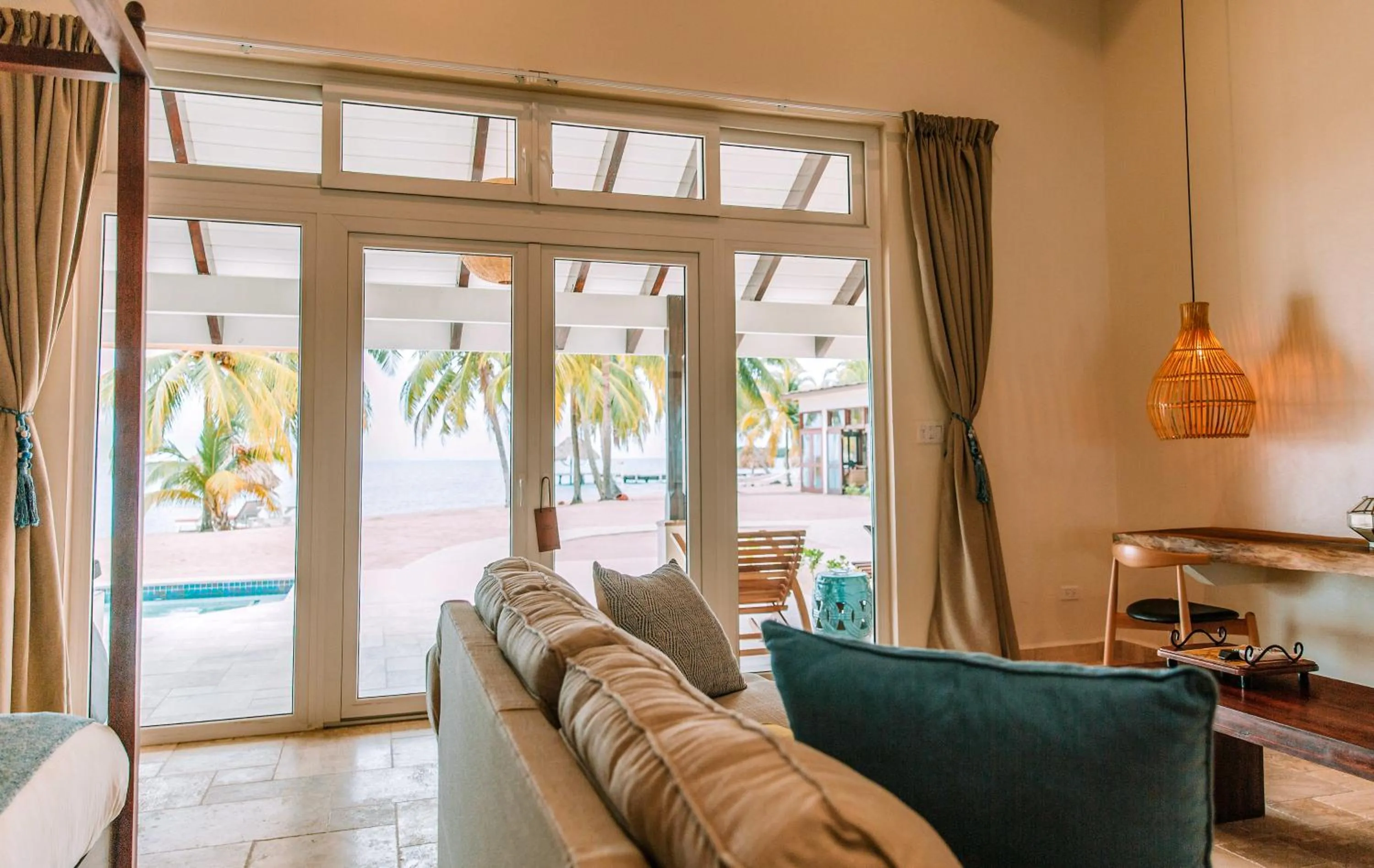 Living room in The Lodge at Jaguar Reef
