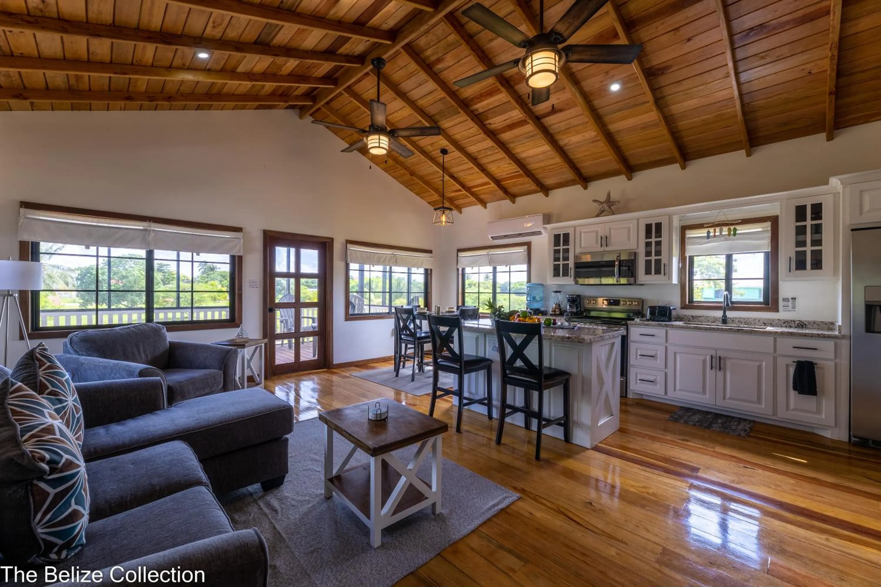 Kitchen or kitchenette in The Lodge at Jaguar Reef