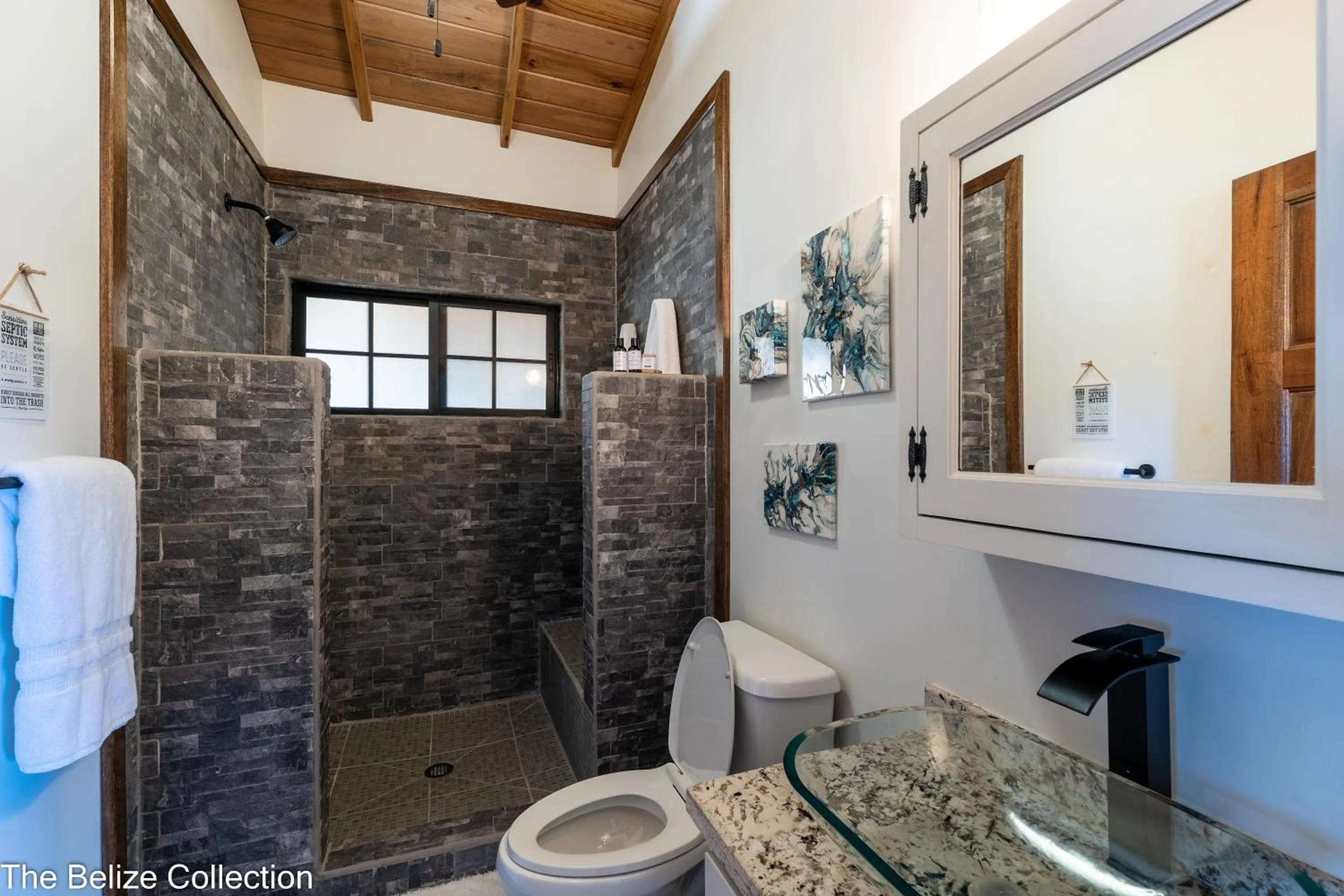 Bathroom in The Lodge at Jaguar Reef