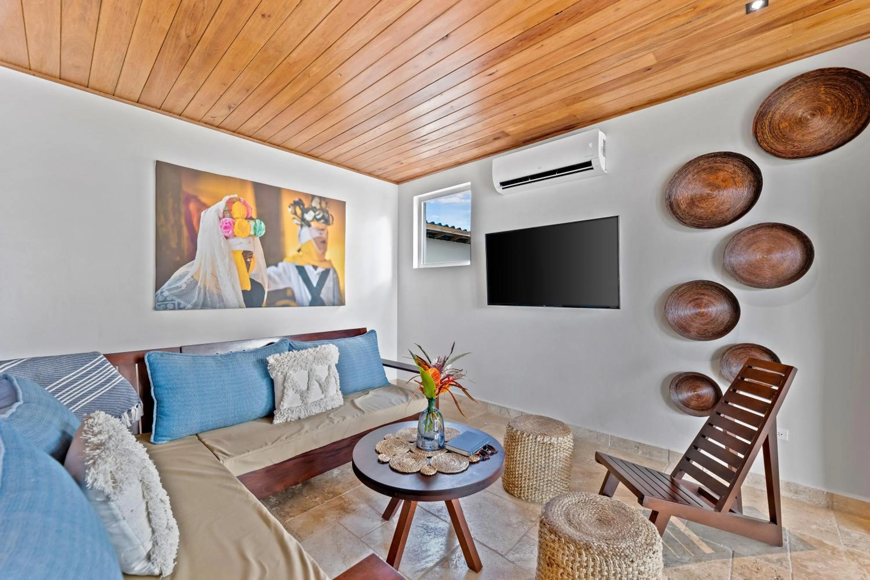 Living room in The Lodge at Jaguar Reef