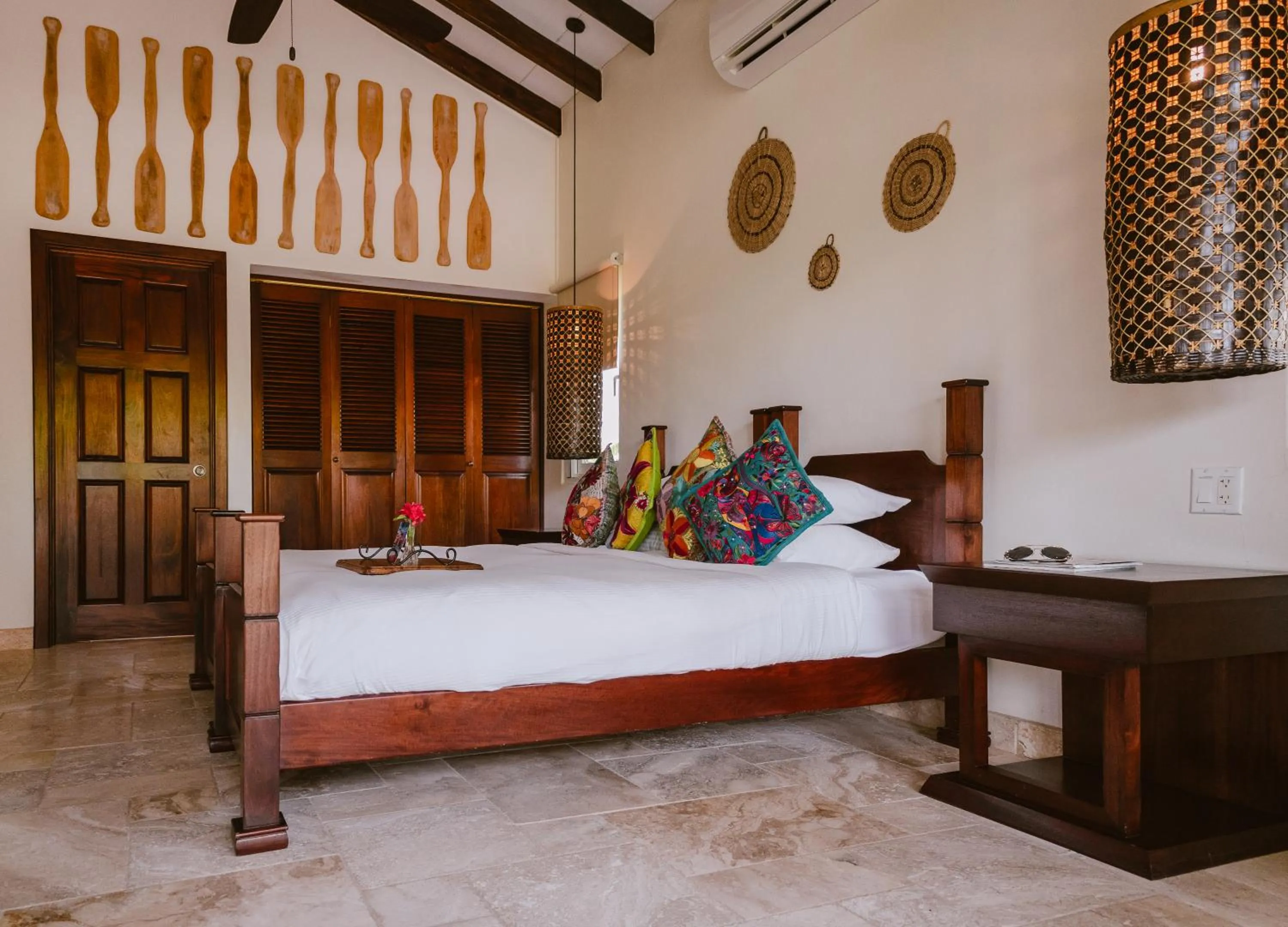 Bed in The Lodge at Jaguar Reef