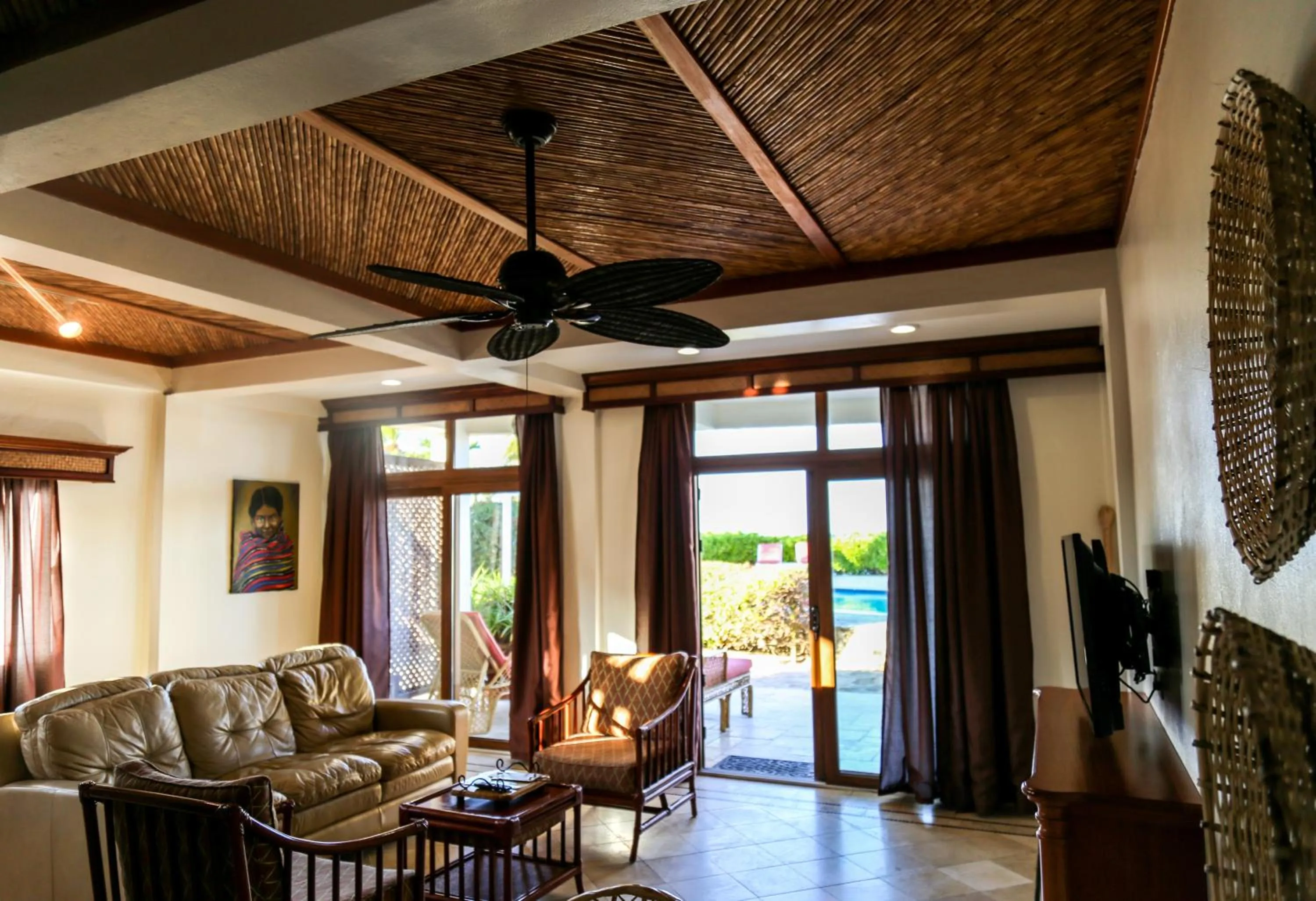 Living room in The Lodge at Jaguar Reef